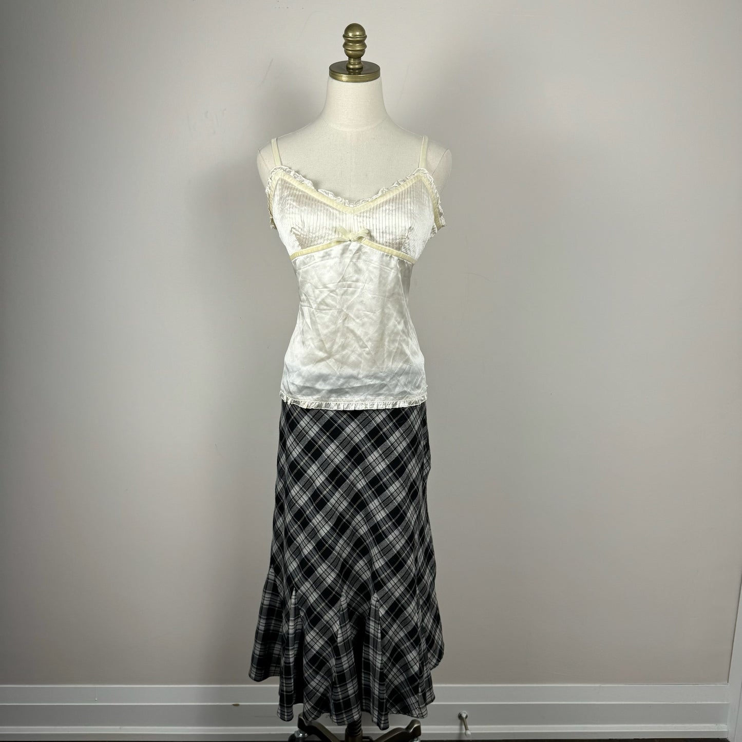 Plaid Ruffled Hem Midi Skirt