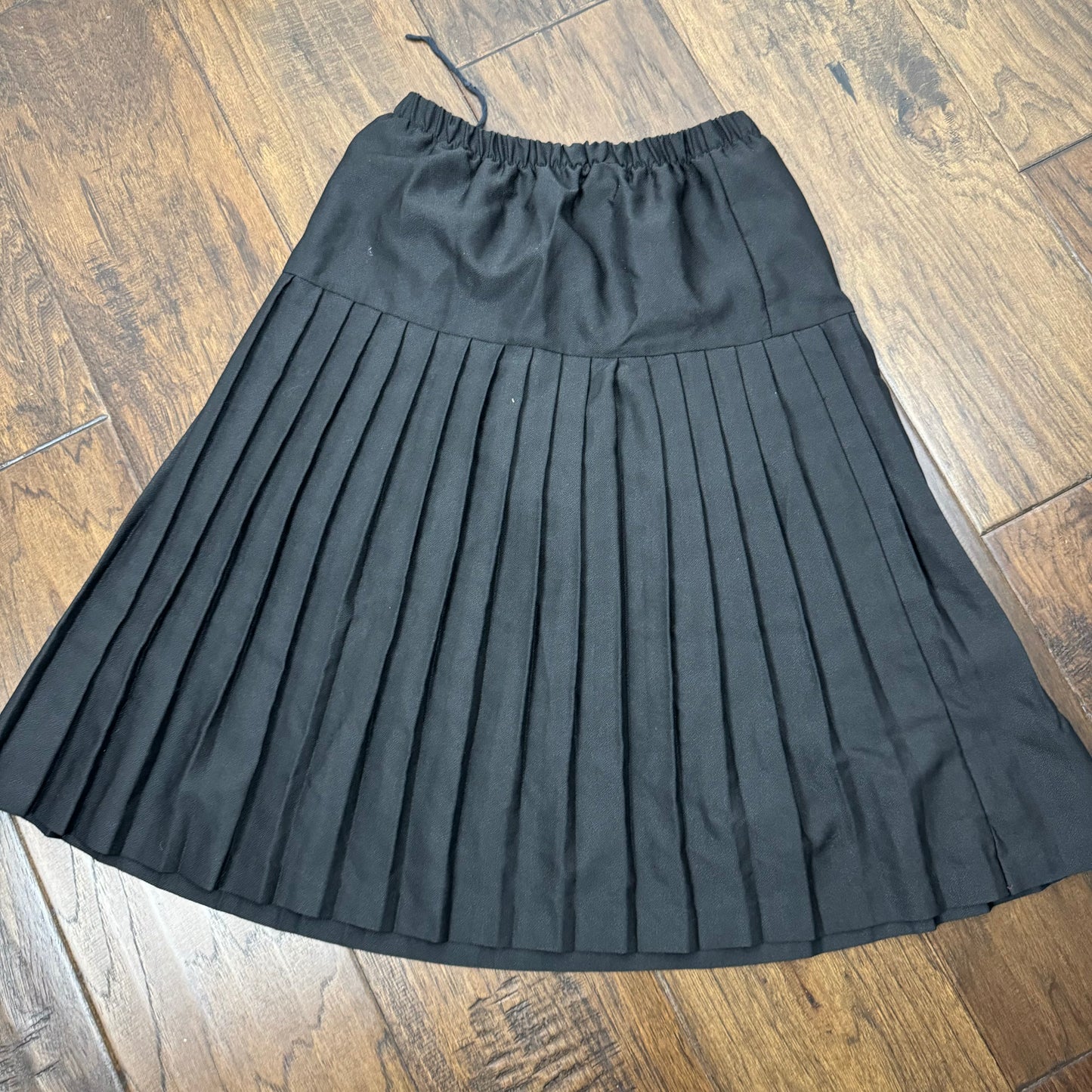 Black Pleated Drop Waist Midi Skirt