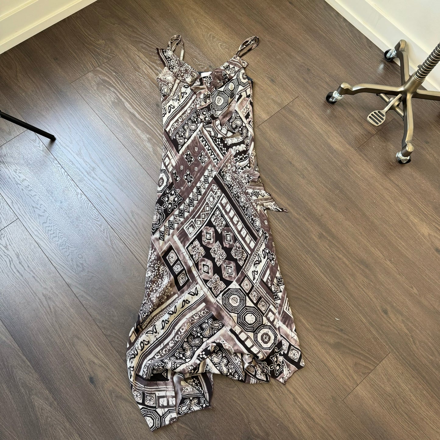 Vintage Asymmetric Ruffled Paisley Print Dress