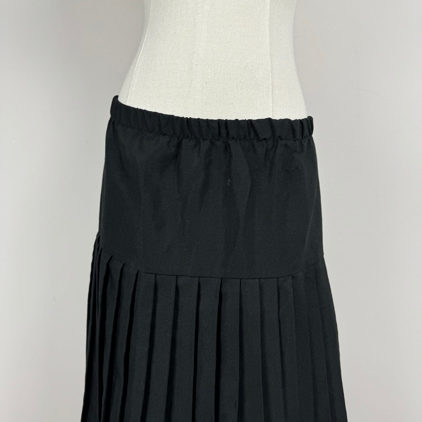 Black Pleated Drop Waist Midi Skirt