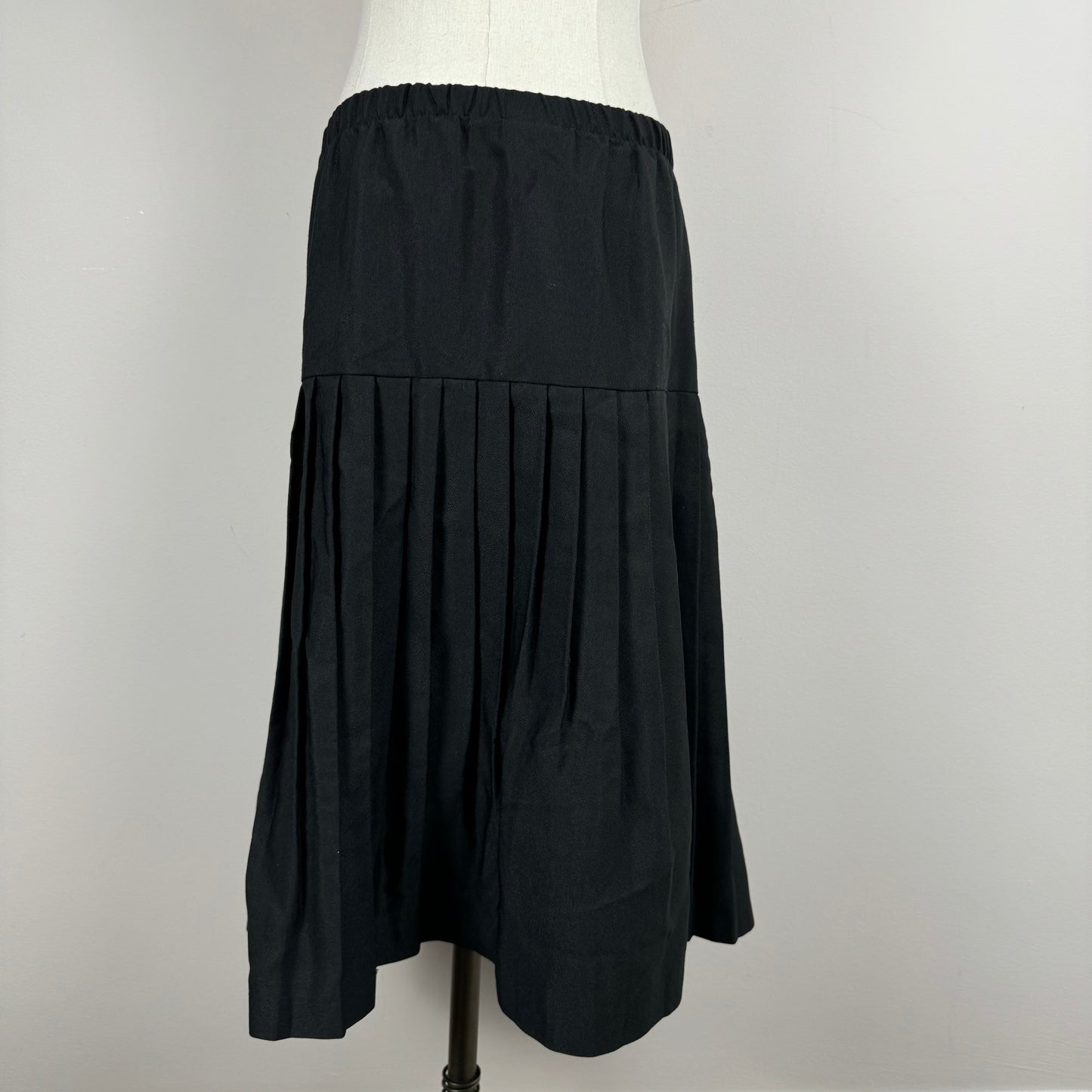 Black Pleated Drop Waist Midi Skirt