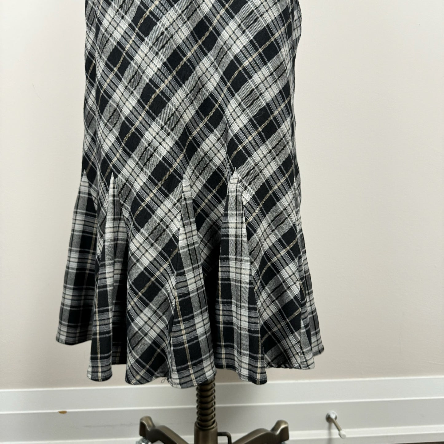 Plaid Ruffled Hem Midi Skirt