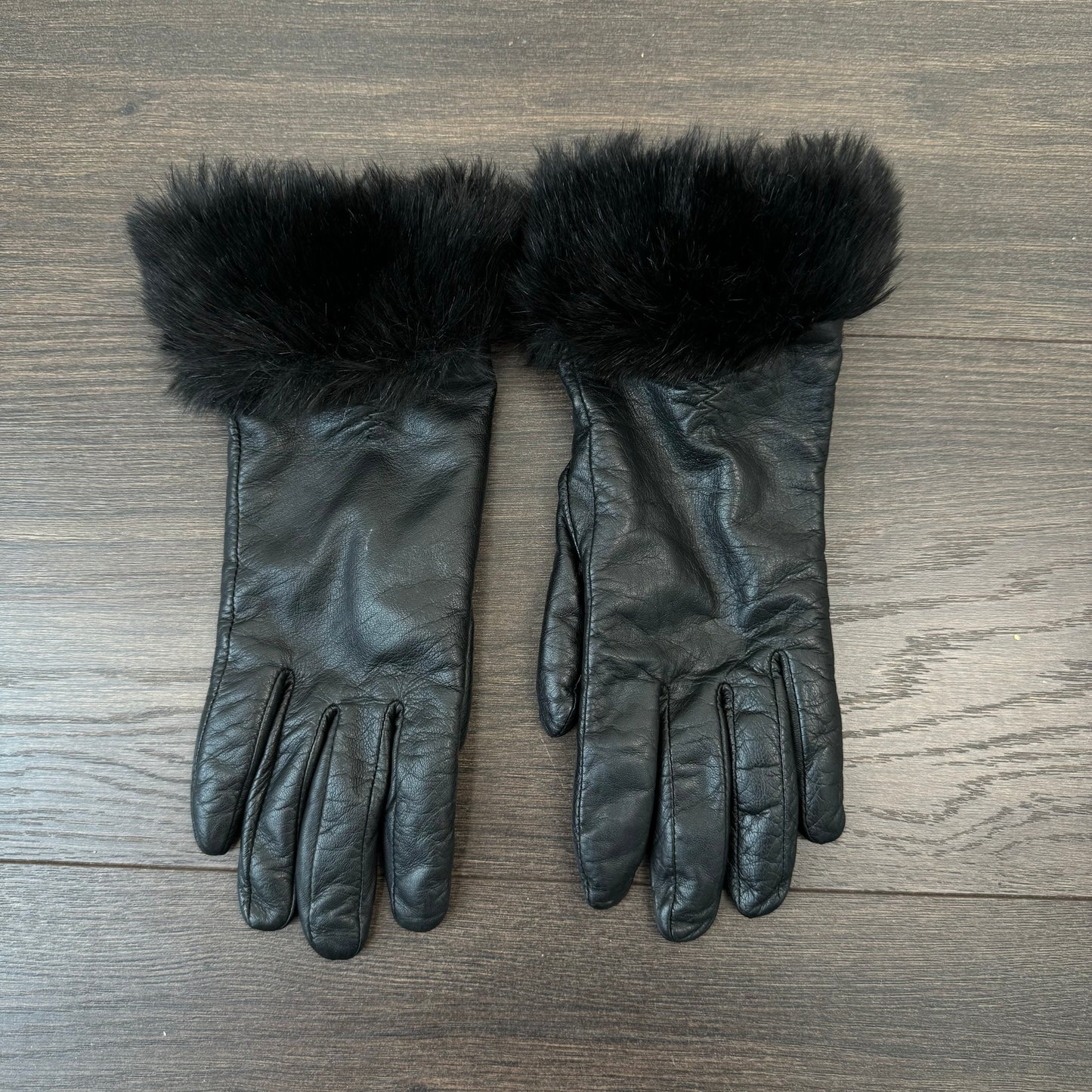 Danier Genuine Leather Fur Trim Gloves