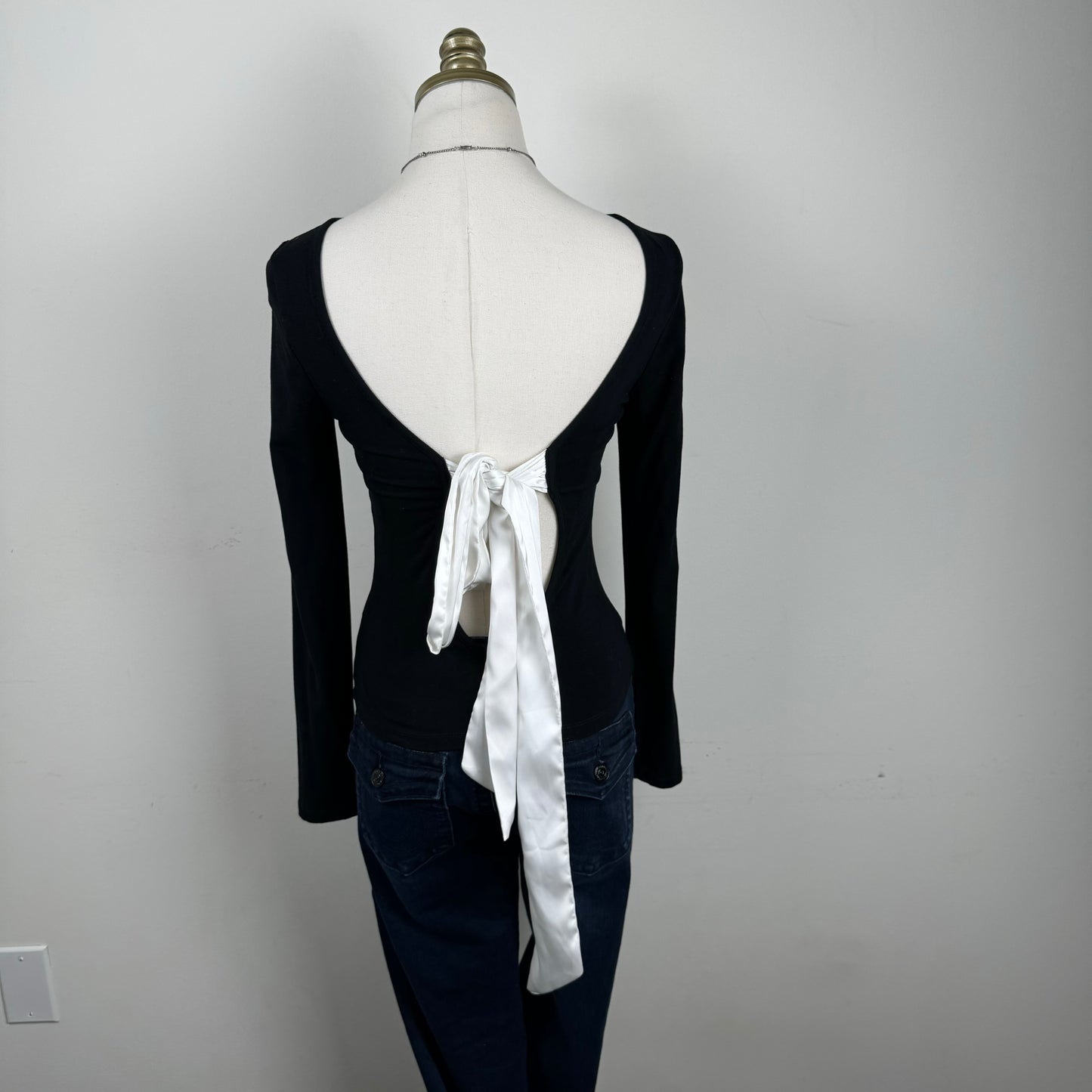 Black Fitted Backless White Bow Long Sleeve Top