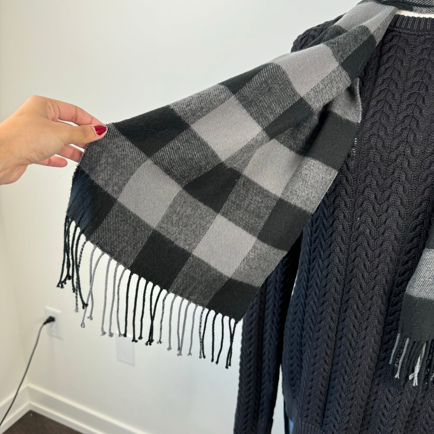 Checked Plaid Knit Scarf