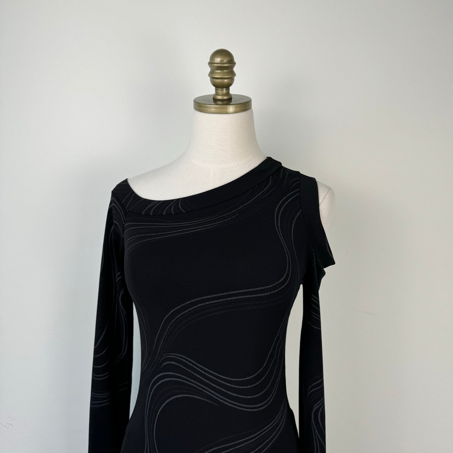 90s Cut Out Off Shoulder Long Sleeve Top