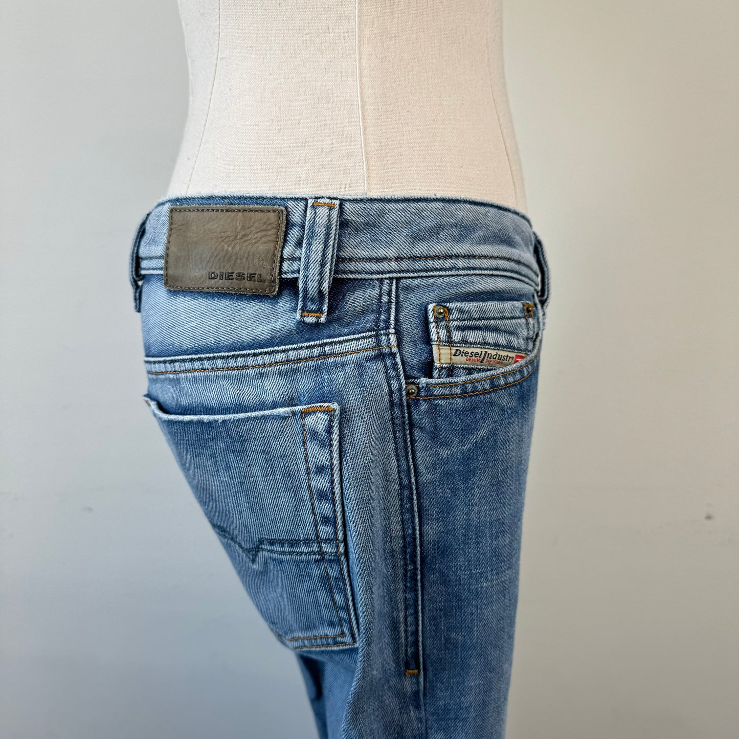 Diesel Slim Straight Viker-R Jeans