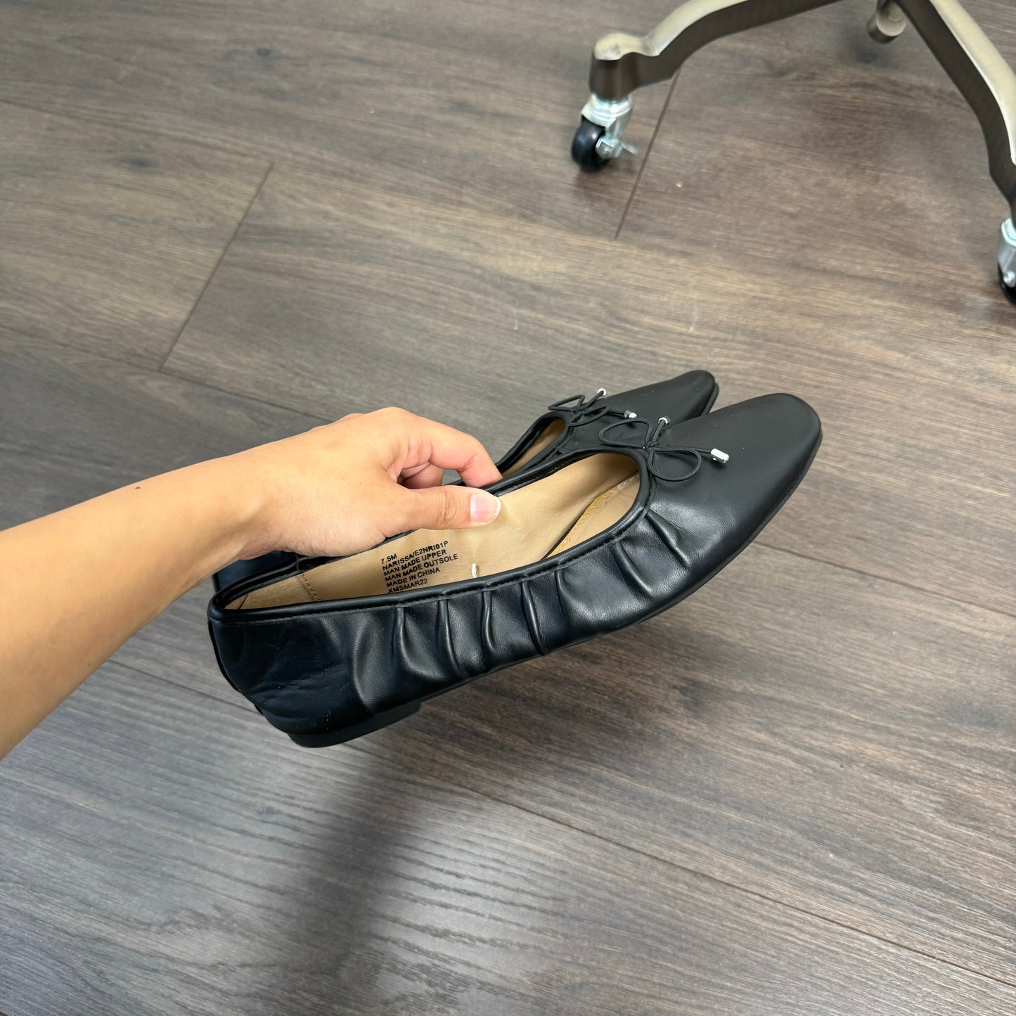 Black Ballet Flats with Bow (US7)