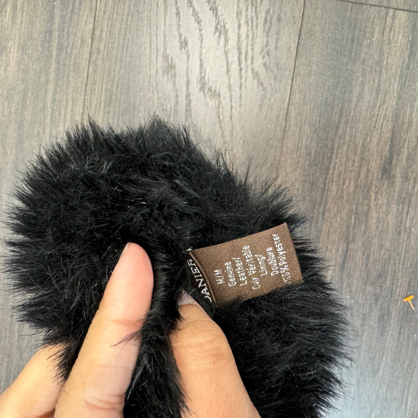 Danier Genuine Leather Fur Trim Gloves