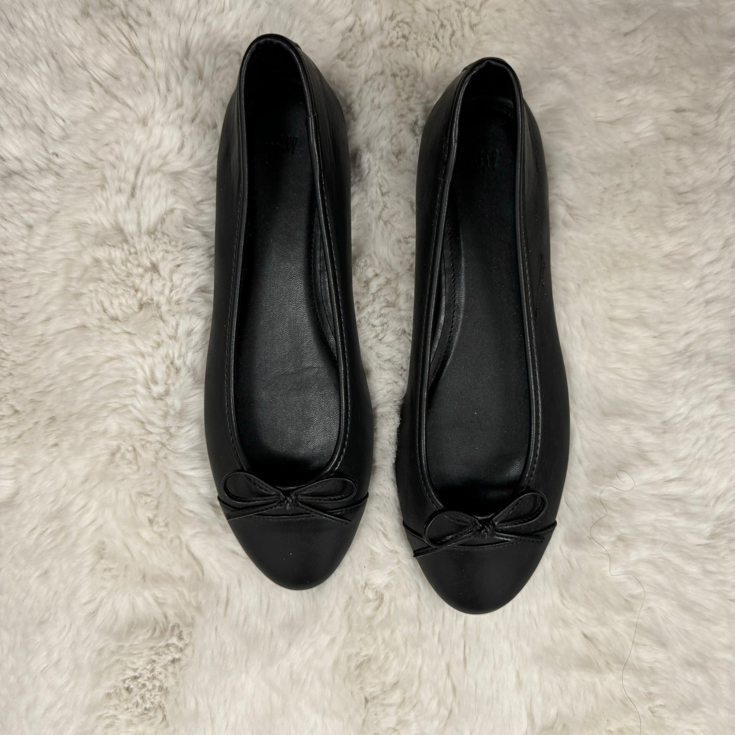 Black Ballet Flats with Bow (US7)