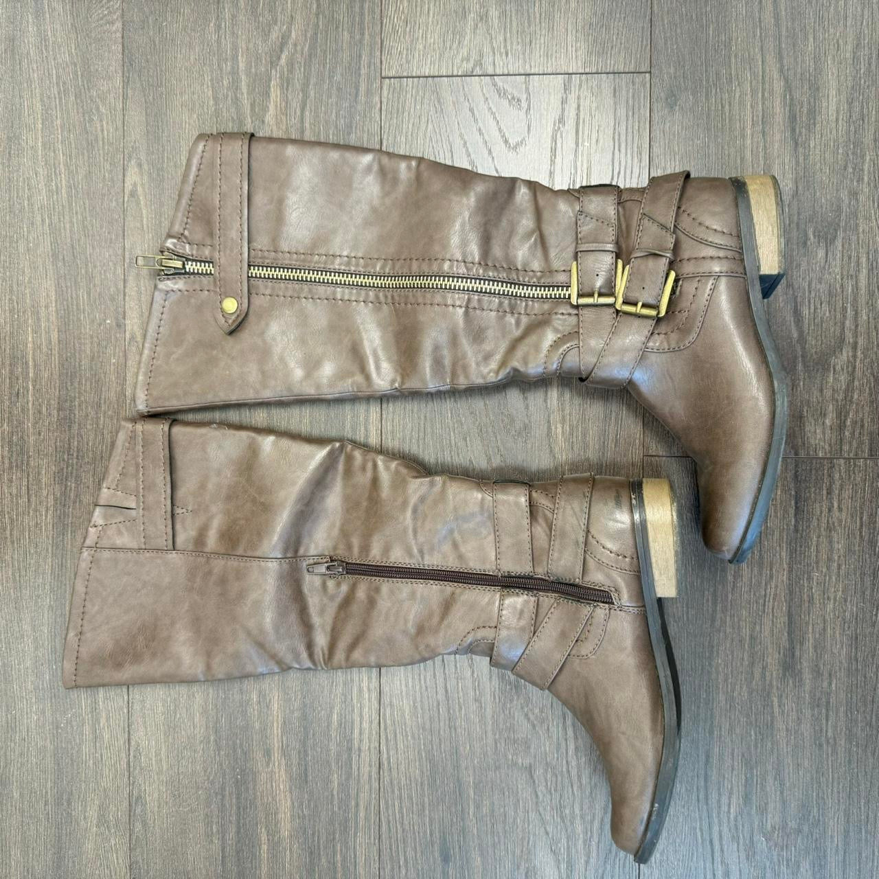 Brown Gold Buckle High Leather Boots  (US7)