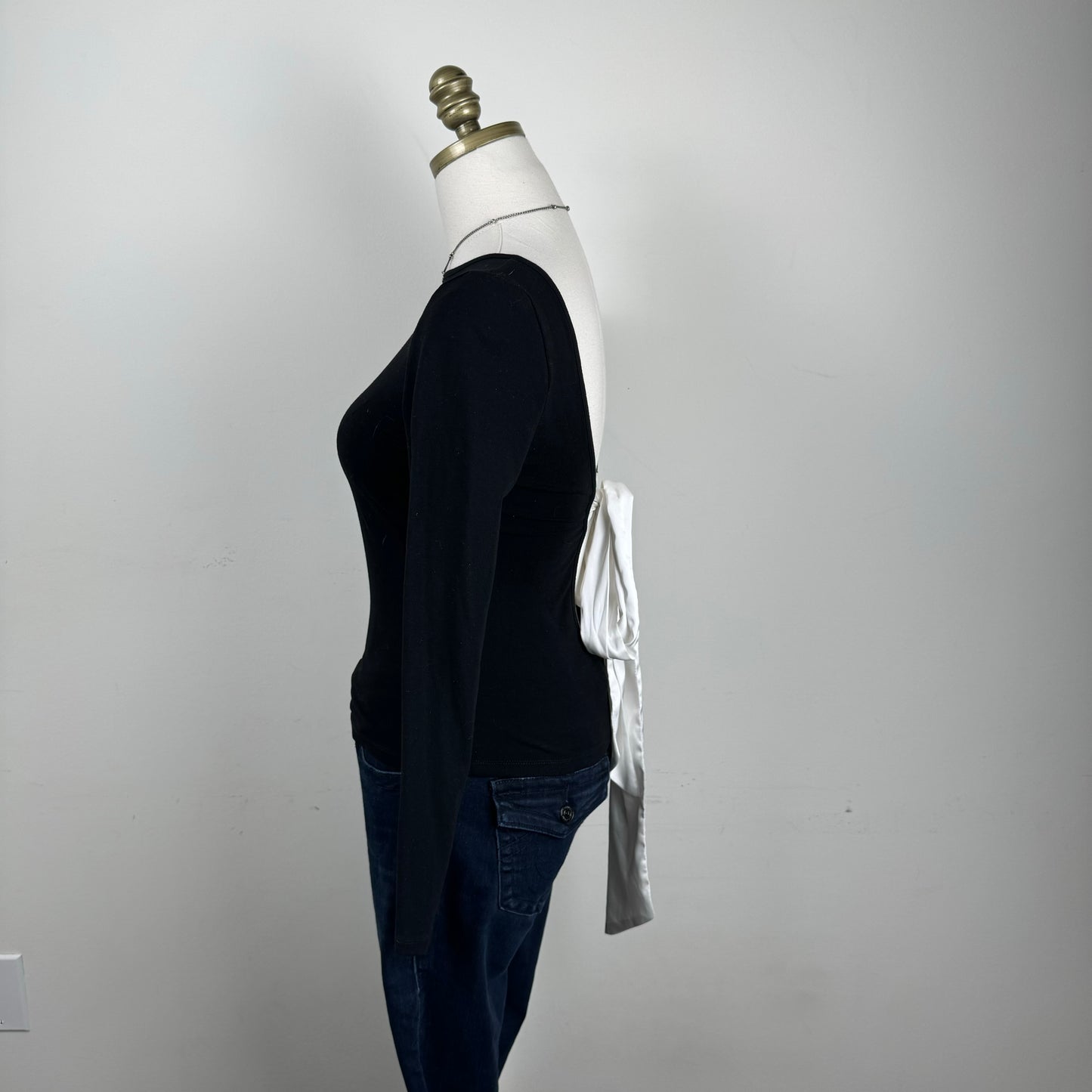 Black Fitted Backless White Bow Long Sleeve Top