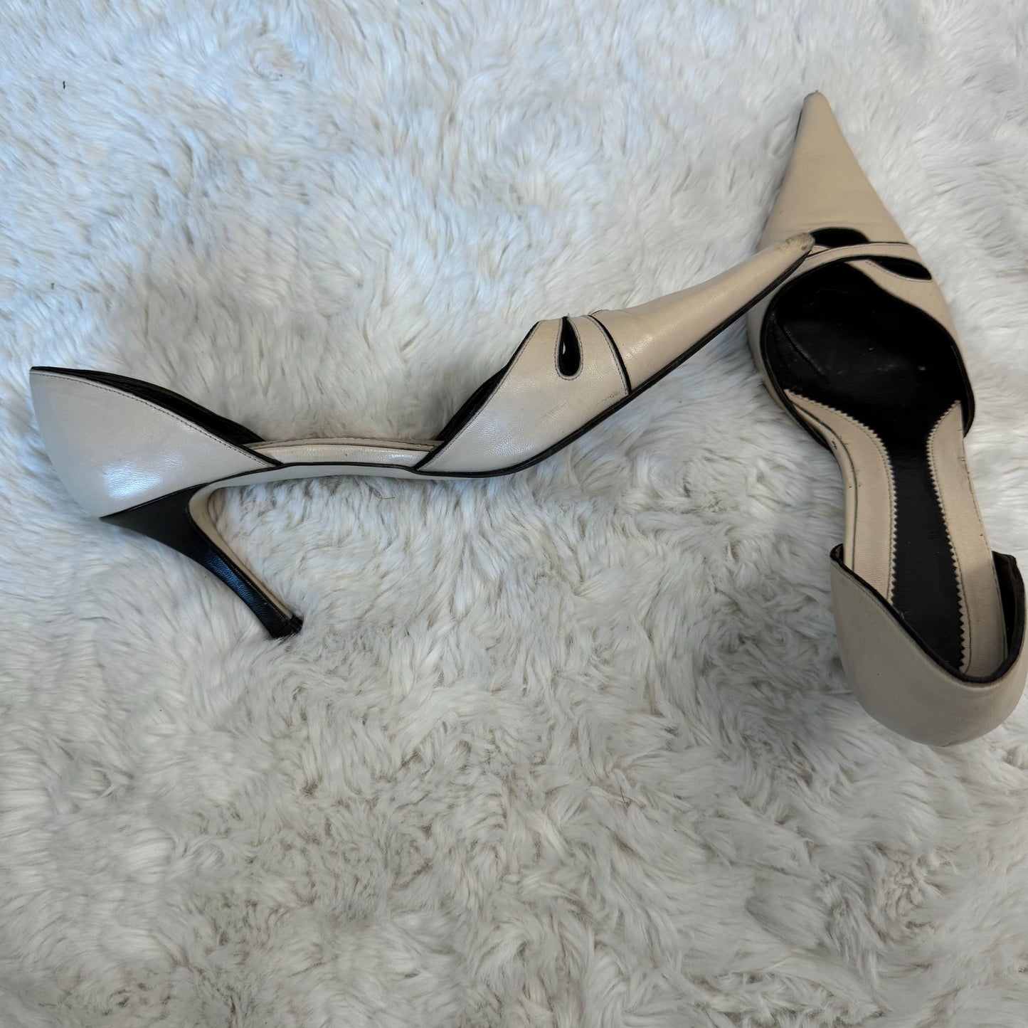 Pointed Toe Kitten Heels (US 9/9.5)