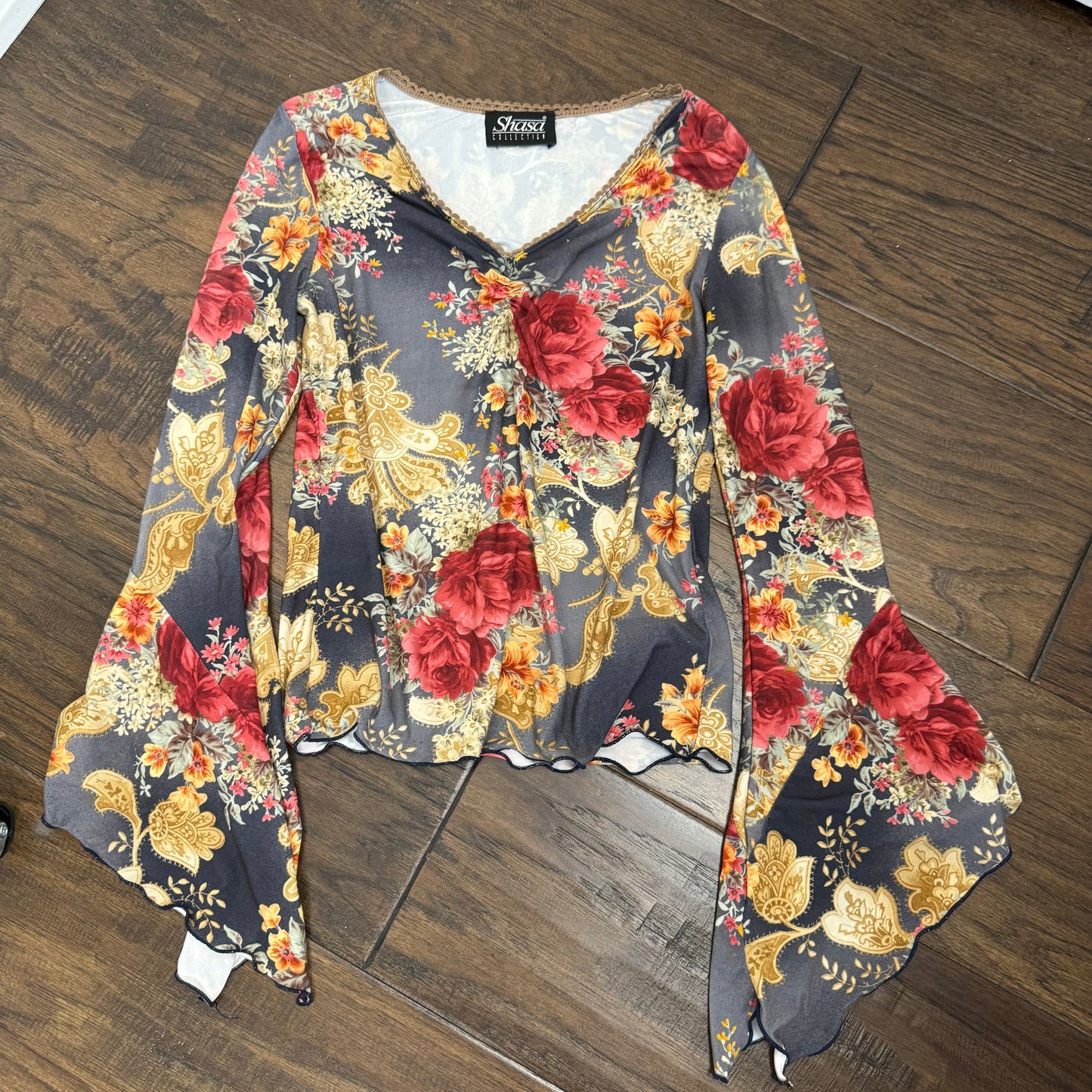 Vintage Floral Print Bell Sleeve Top