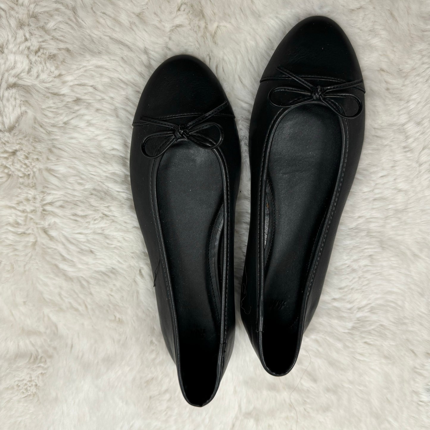 Black Ballet Flats with Bow (US7)