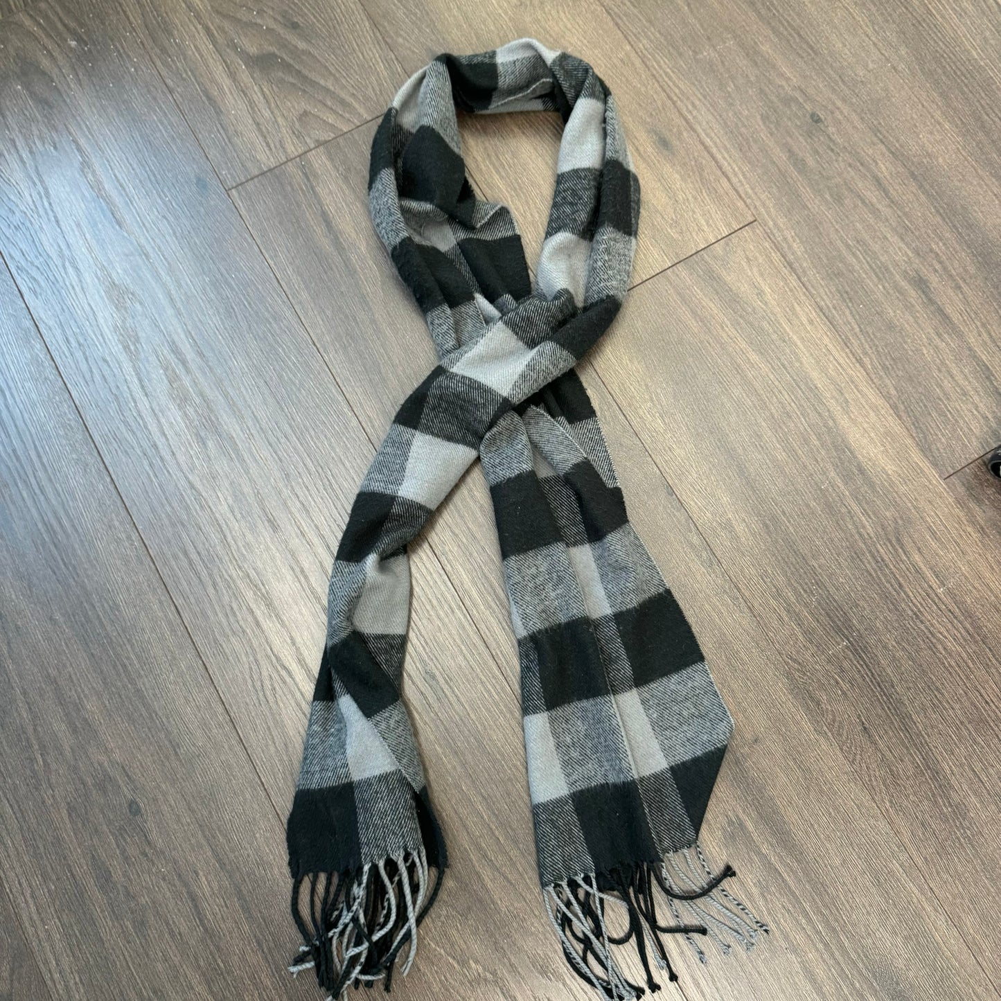 Checked Plaid Knit Scarf