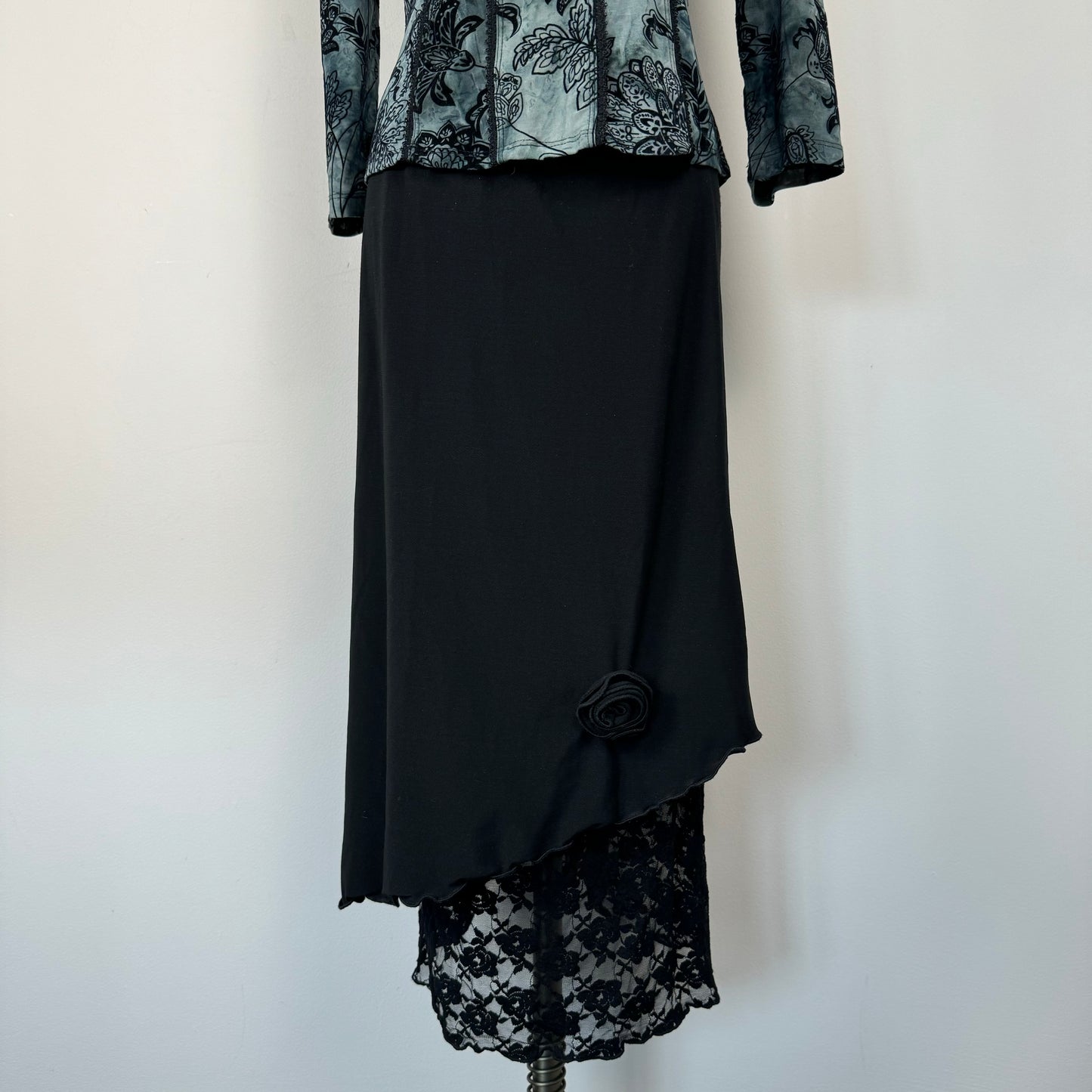 Black Lace Trim Rosette Midi Skirt