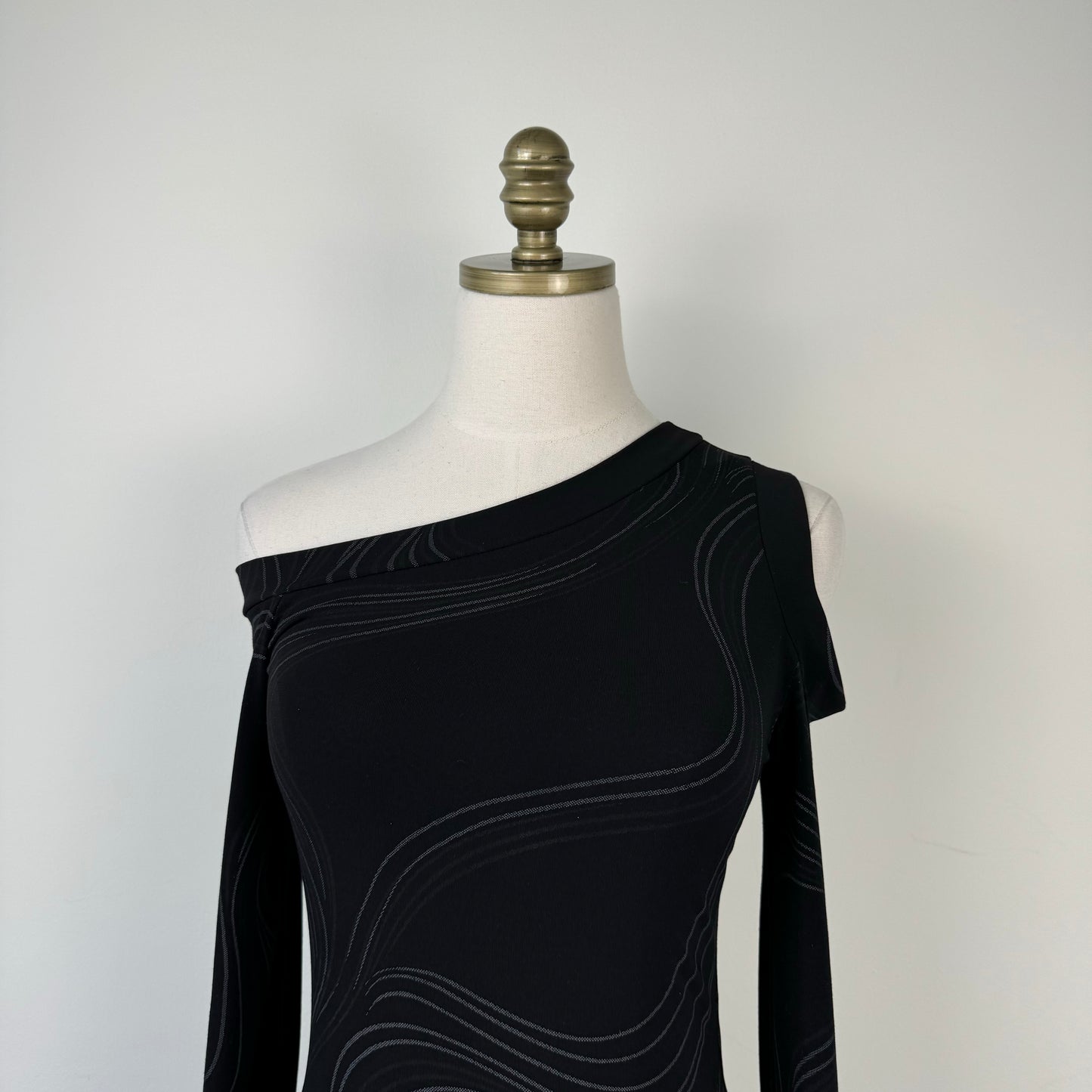 90s Cut Out Off Shoulder Long Sleeve Top