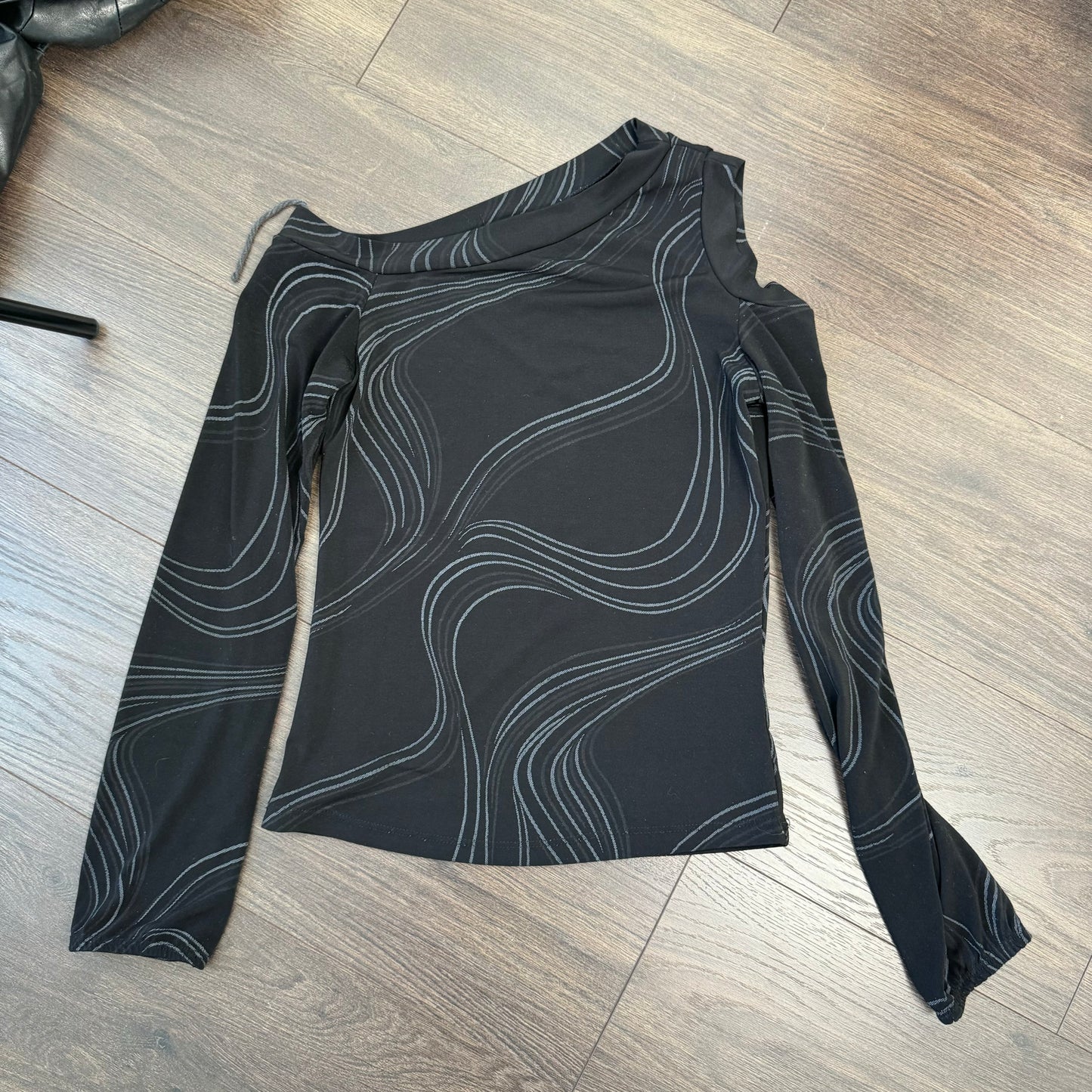 90s Cut Out Off Shoulder Long Sleeve Top