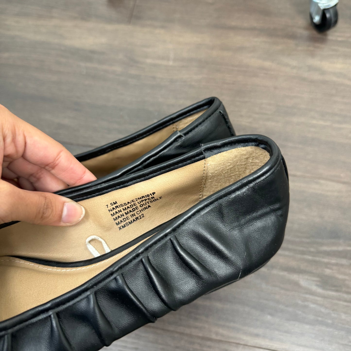 Black Ballet Flats with Bow (US7)