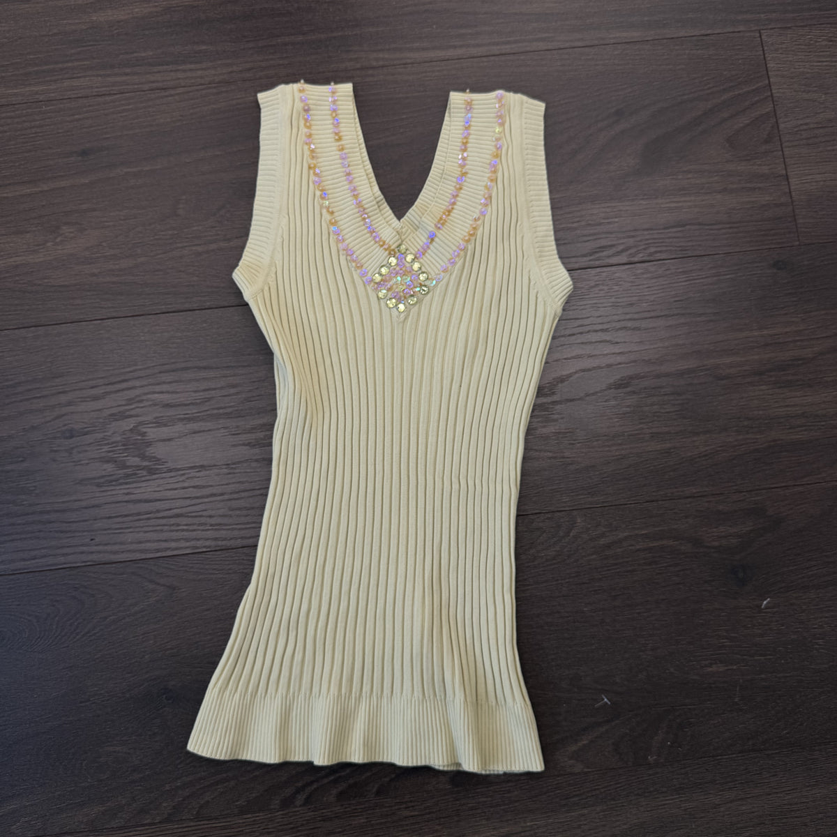 Cream Ribbed Fitted Knit Top with Gemstone Neckline Detail – view 8