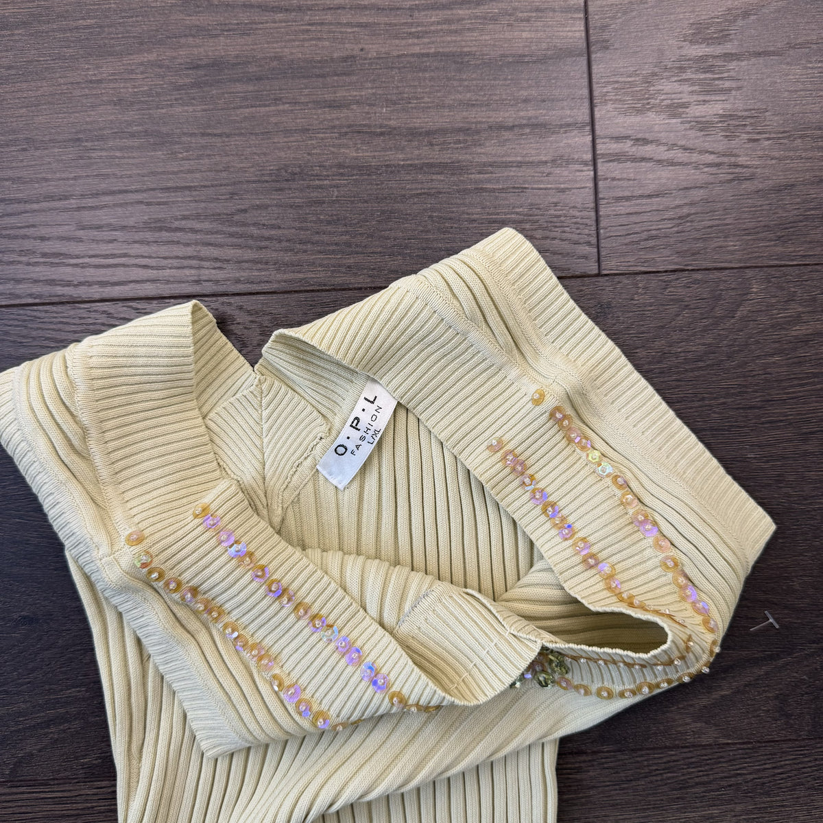 Cream Ribbed Fitted Knit Top with Gemstone Neckline Detail – view 5