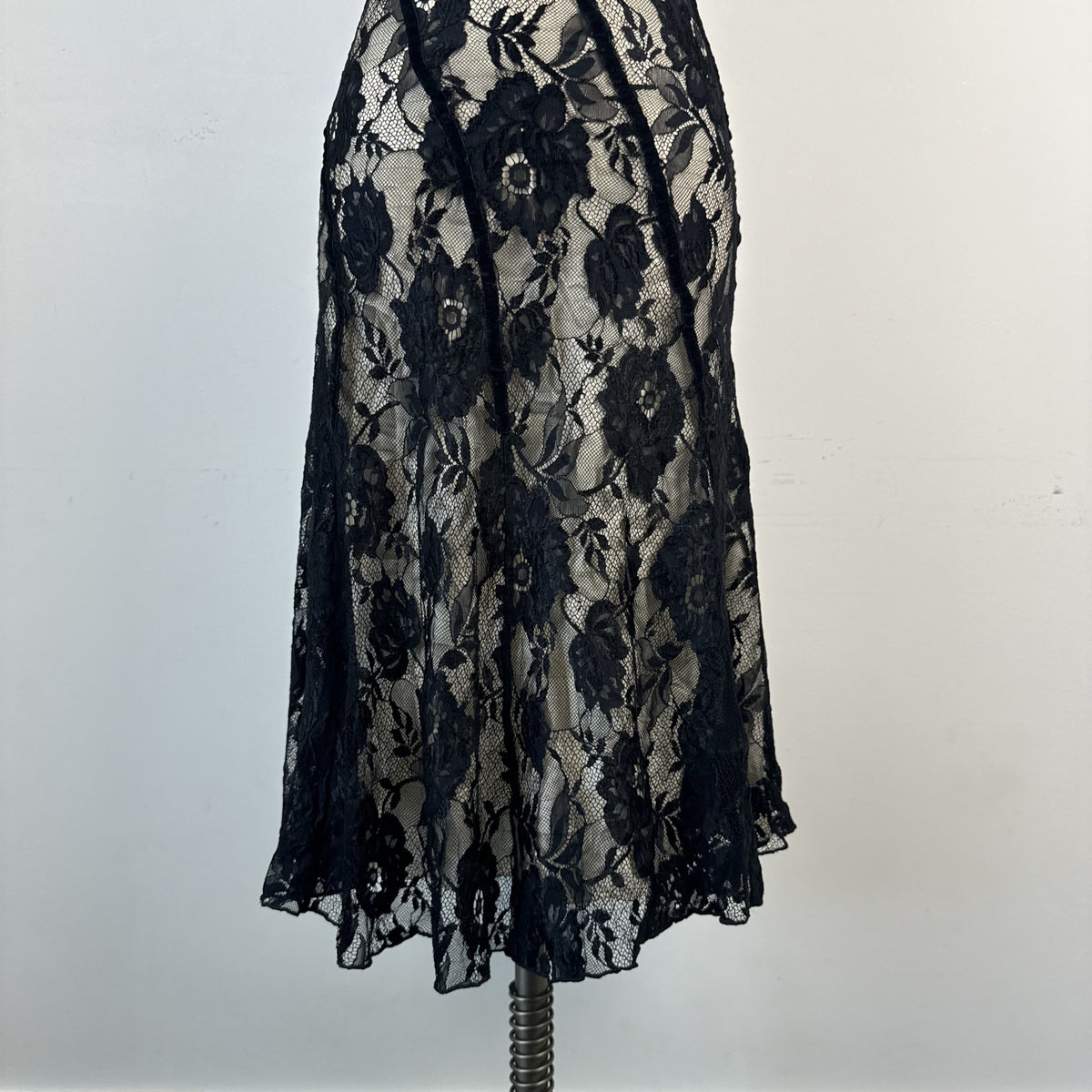 Black Lace Babydoll Midi Dress with Cinched Waist and Flared Hem – view 7