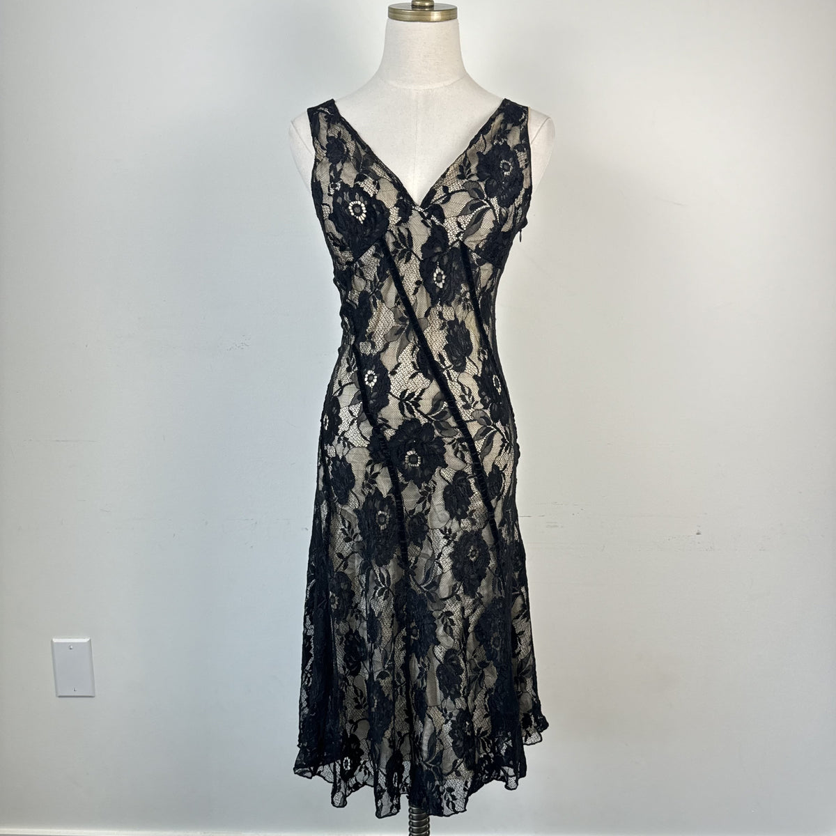Black Lace Babydoll Midi Dress with Cinched Waist and Flared Hem – view 2