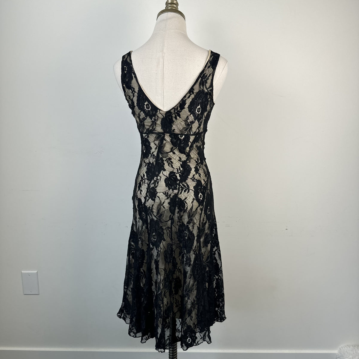 Black Lace Babydoll Midi Dress with Cinched Waist and Flared Hem – view 4