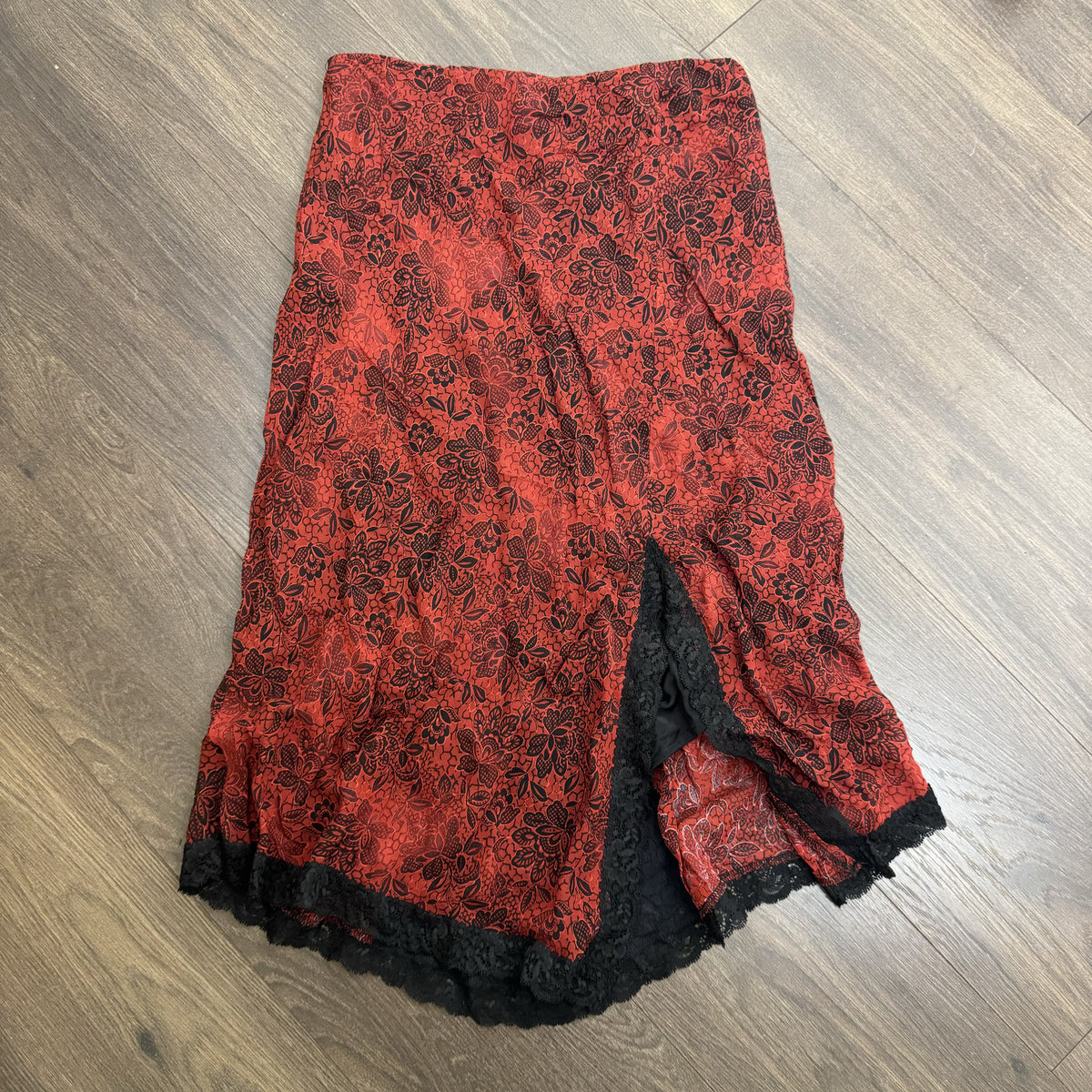 Y2K Red Floral Mesh Overlay Midi Skirt with Black Lace Trim – view 8