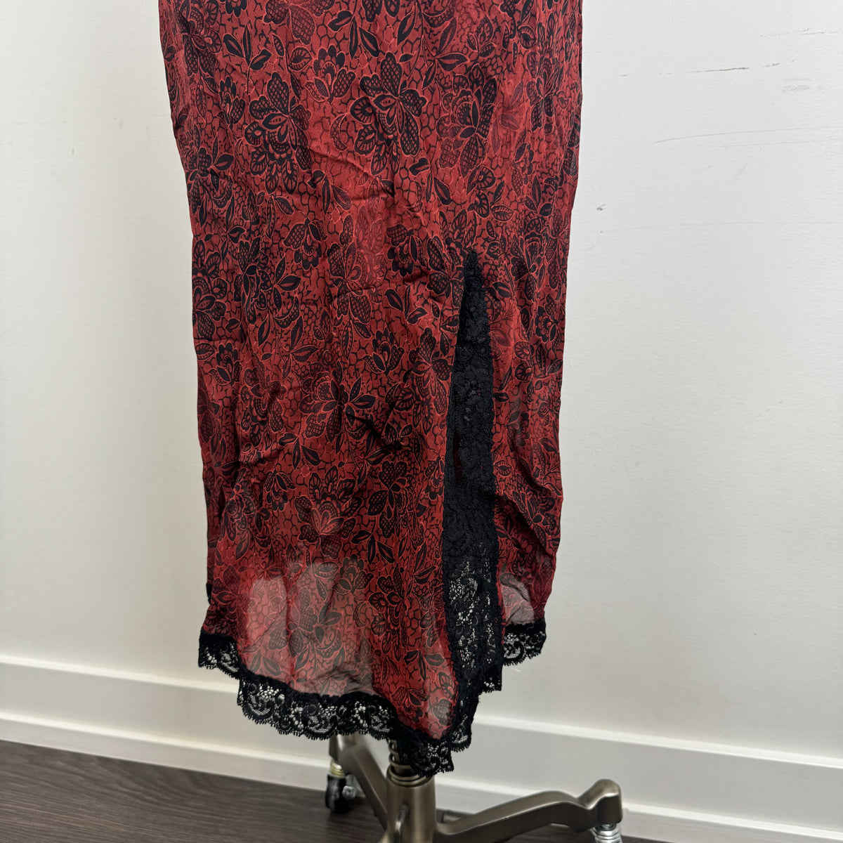 Y2K Red Floral Mesh Overlay Midi Skirt with Black Lace Trim – view 6