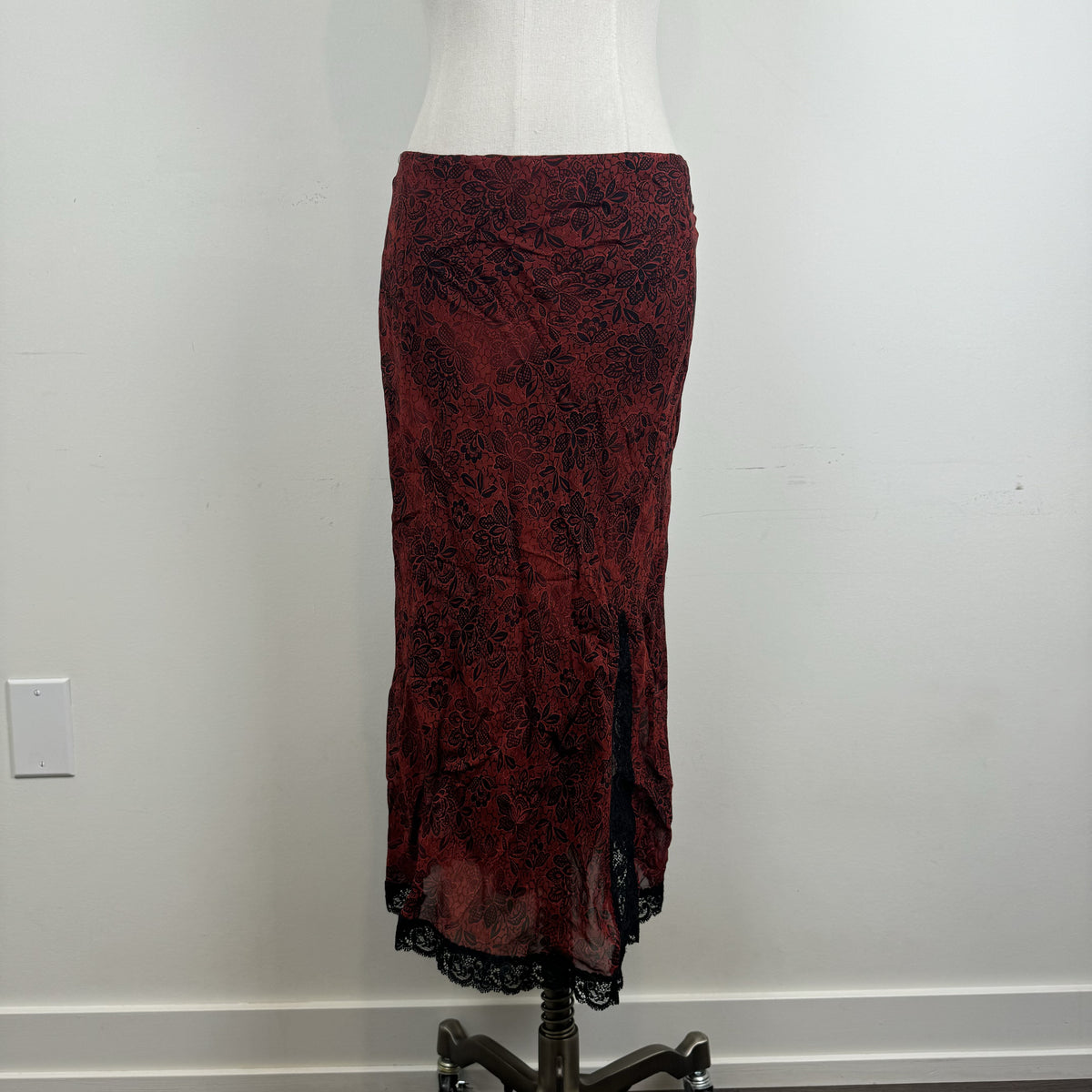 Y2K Red Floral Mesh Overlay Midi Skirt with Black Lace Trim – view 2