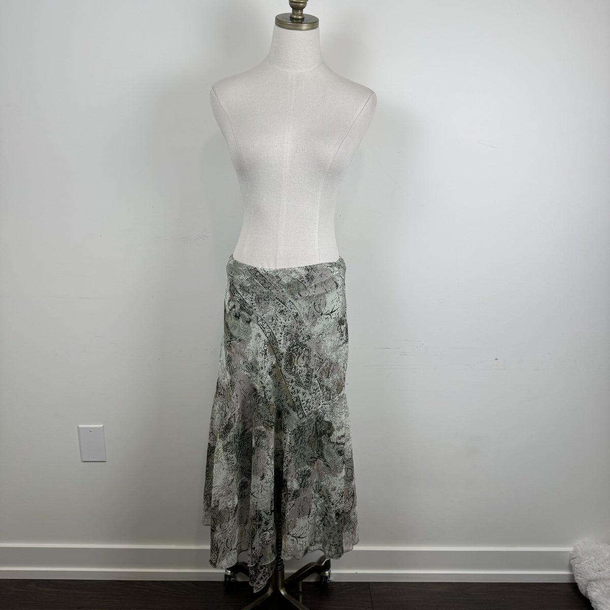 Vintage Floral Mesh Overlay Midi Skirt – view 2