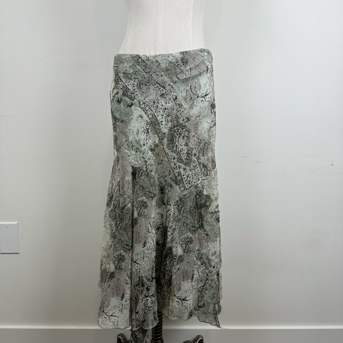 Vintage Floral Mesh Overlay Midi Skirt – view 3