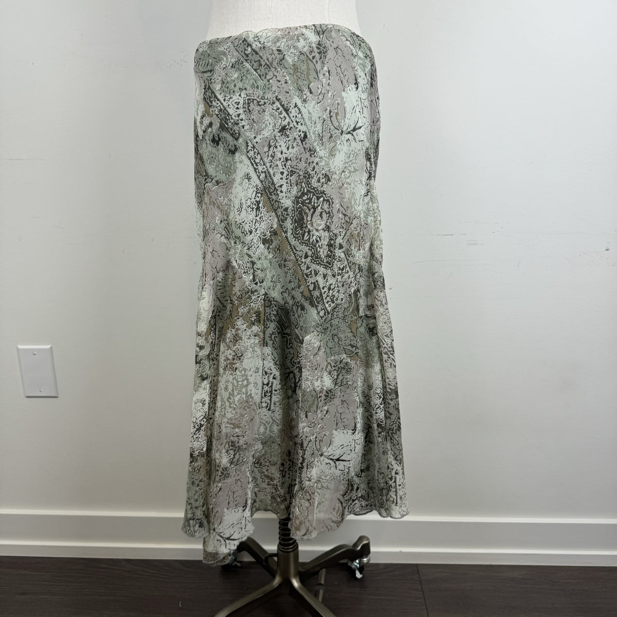 Vintage Floral Mesh Overlay Midi Skirt – view 5