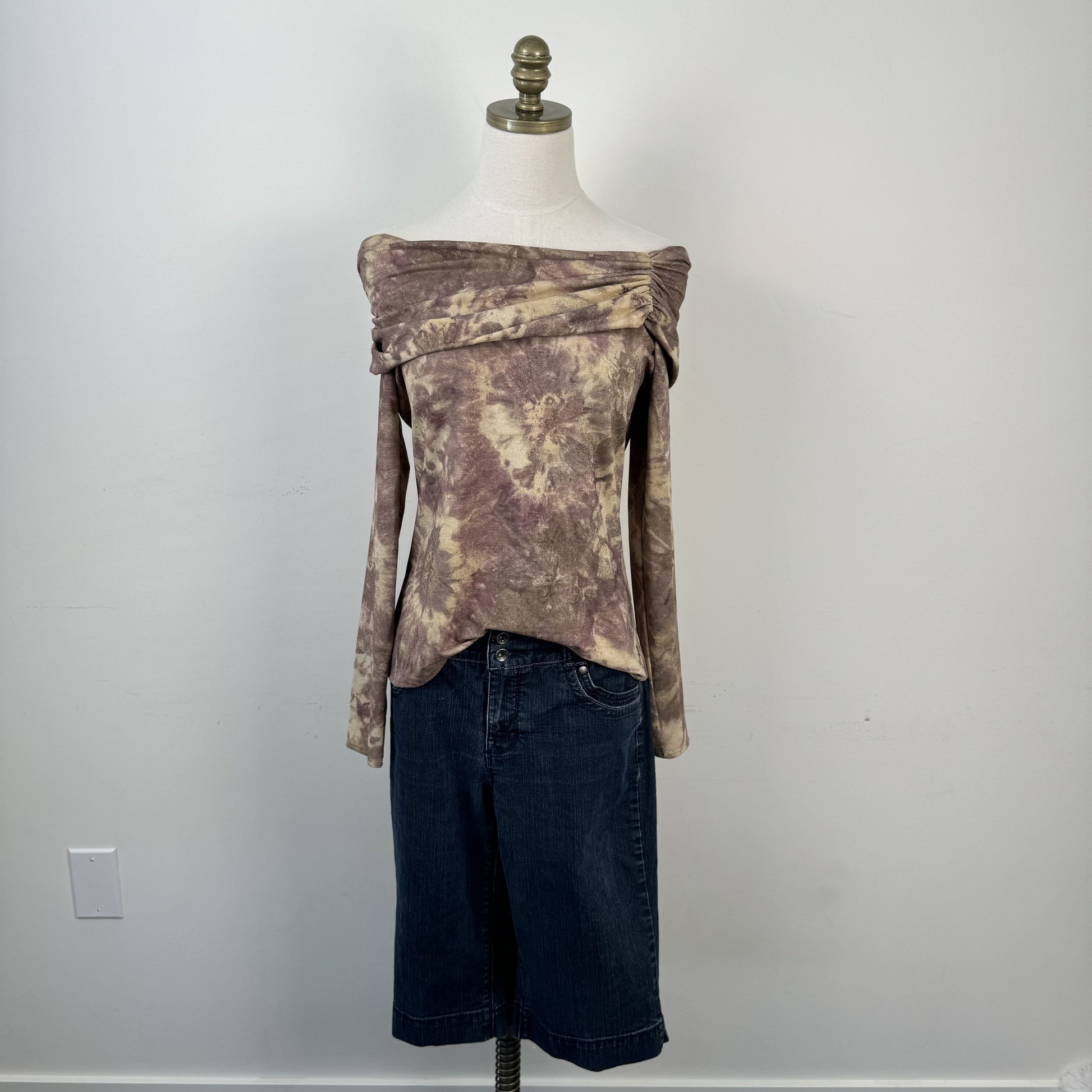 Artistic Print Off Shoulder Top – view 3