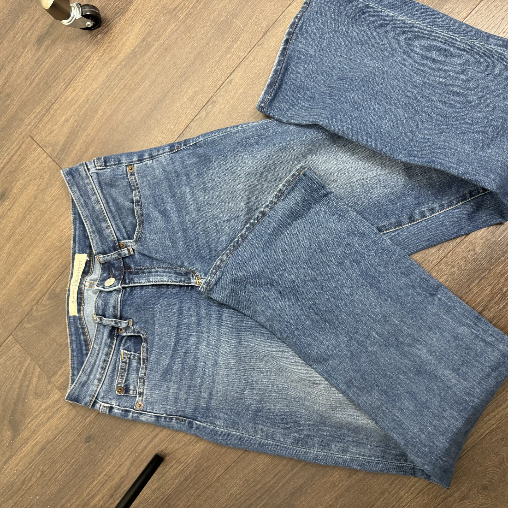 Gap Classic Bootcut Jeans – view 3
