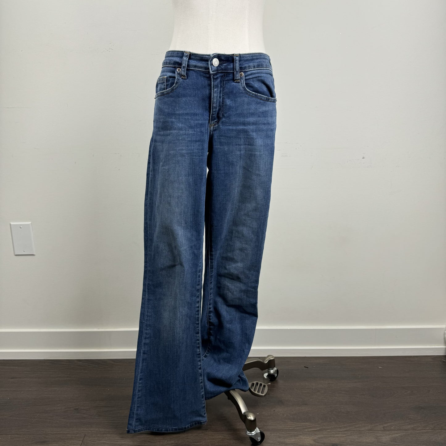 Gap Classic Bootcut Jeans – view 1