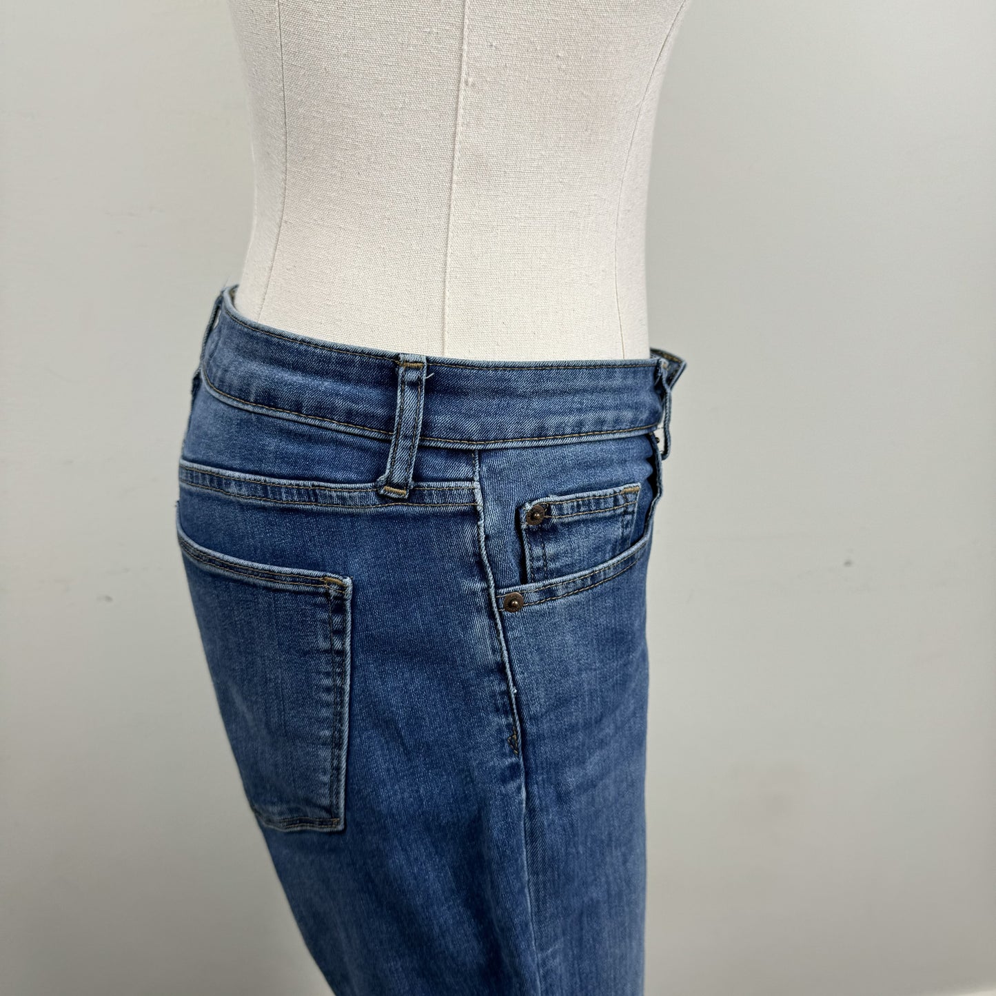 Gap Classic Bootcut Jeans – view 7