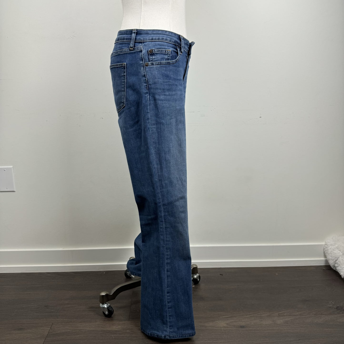 Gap Classic Bootcut Jeans – view 9