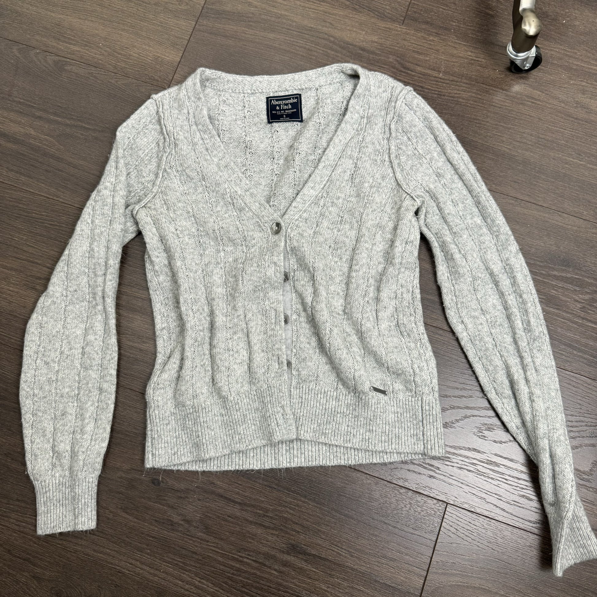 Abercrombie Light Grey Button Up Cardigan – view 2
