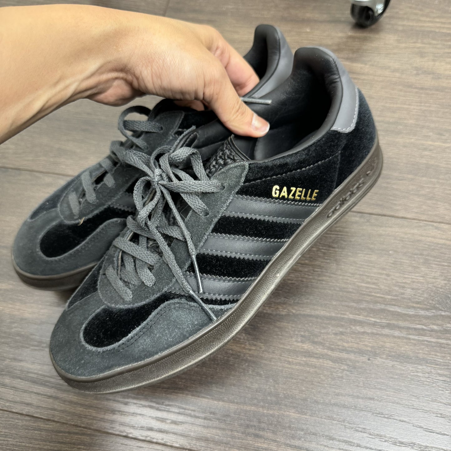 Adidas Gazelle Sneakers (US 6) – view 2