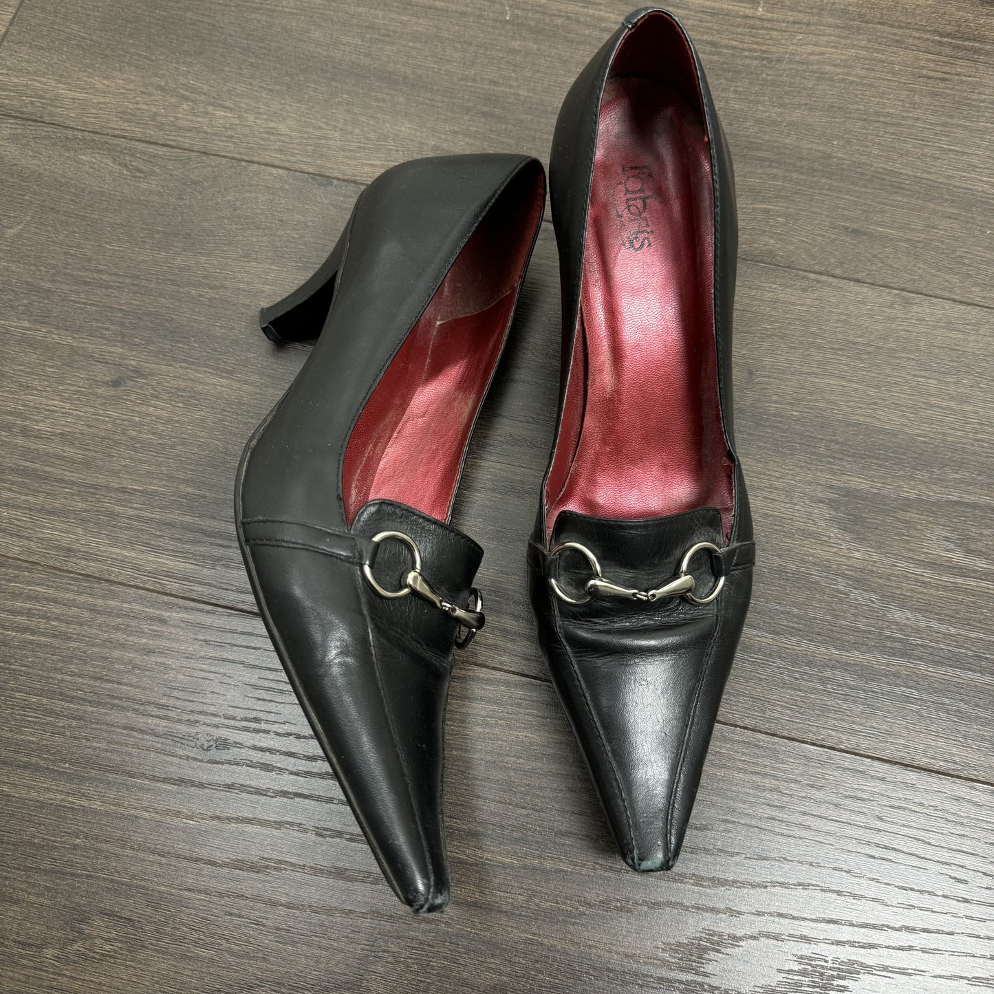 Black Horseshoe Buckle Pointed Toe Kitten Heels (US7.5) – view 2