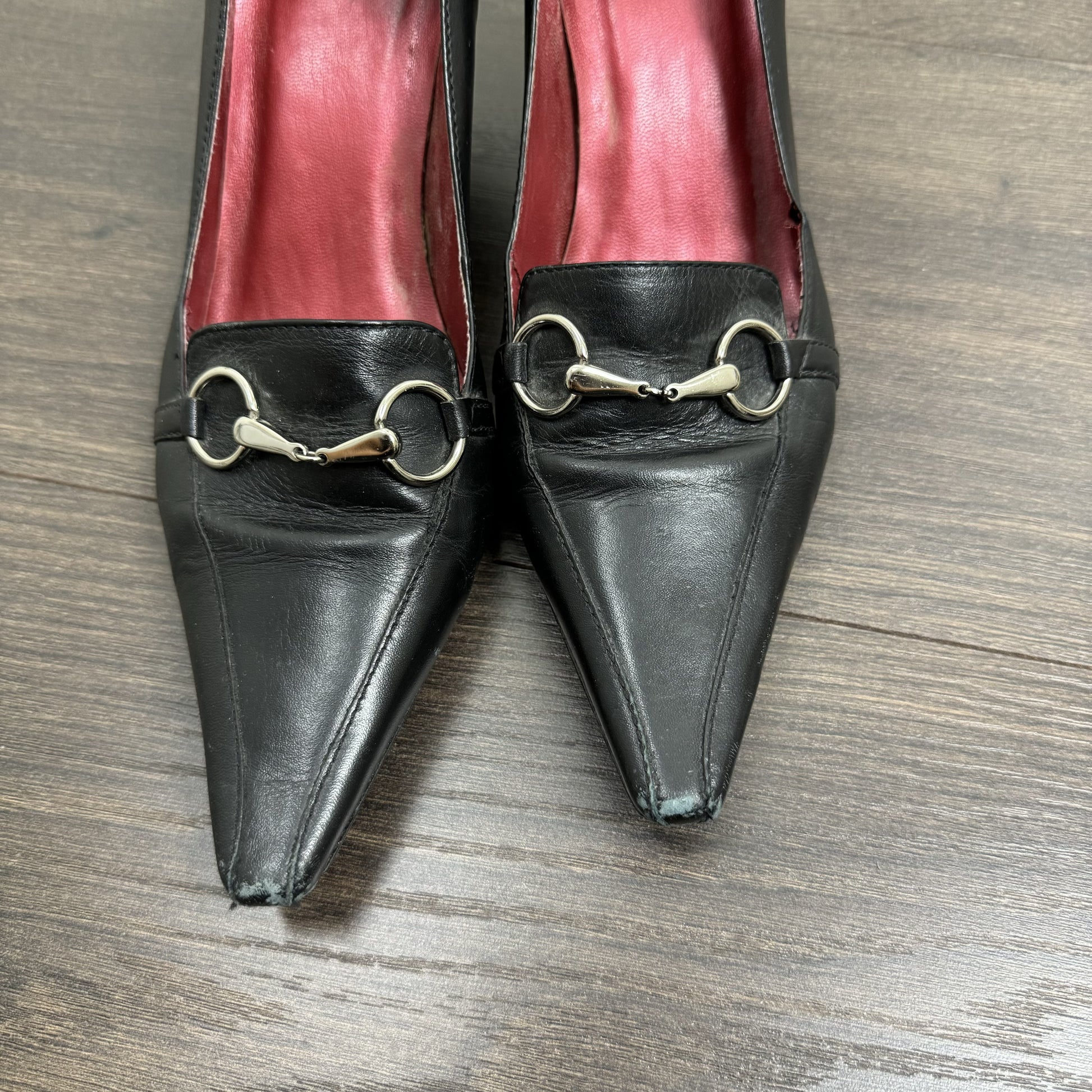 Black Horseshoe Buckle Pointed Toe Kitten Heels (US7.5) – view 5