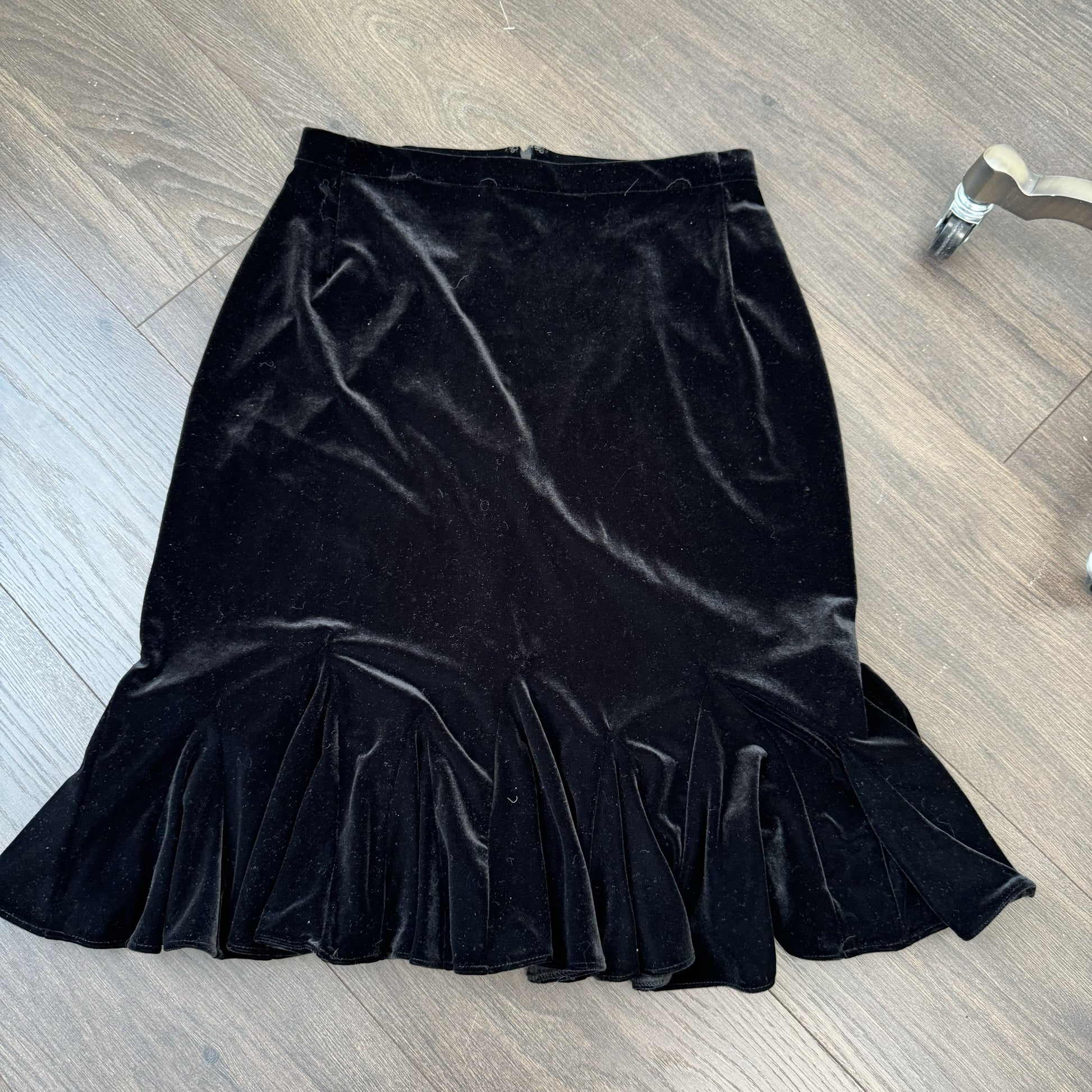 Black Velvet Ruffle Hem Midi Skirt – view 9