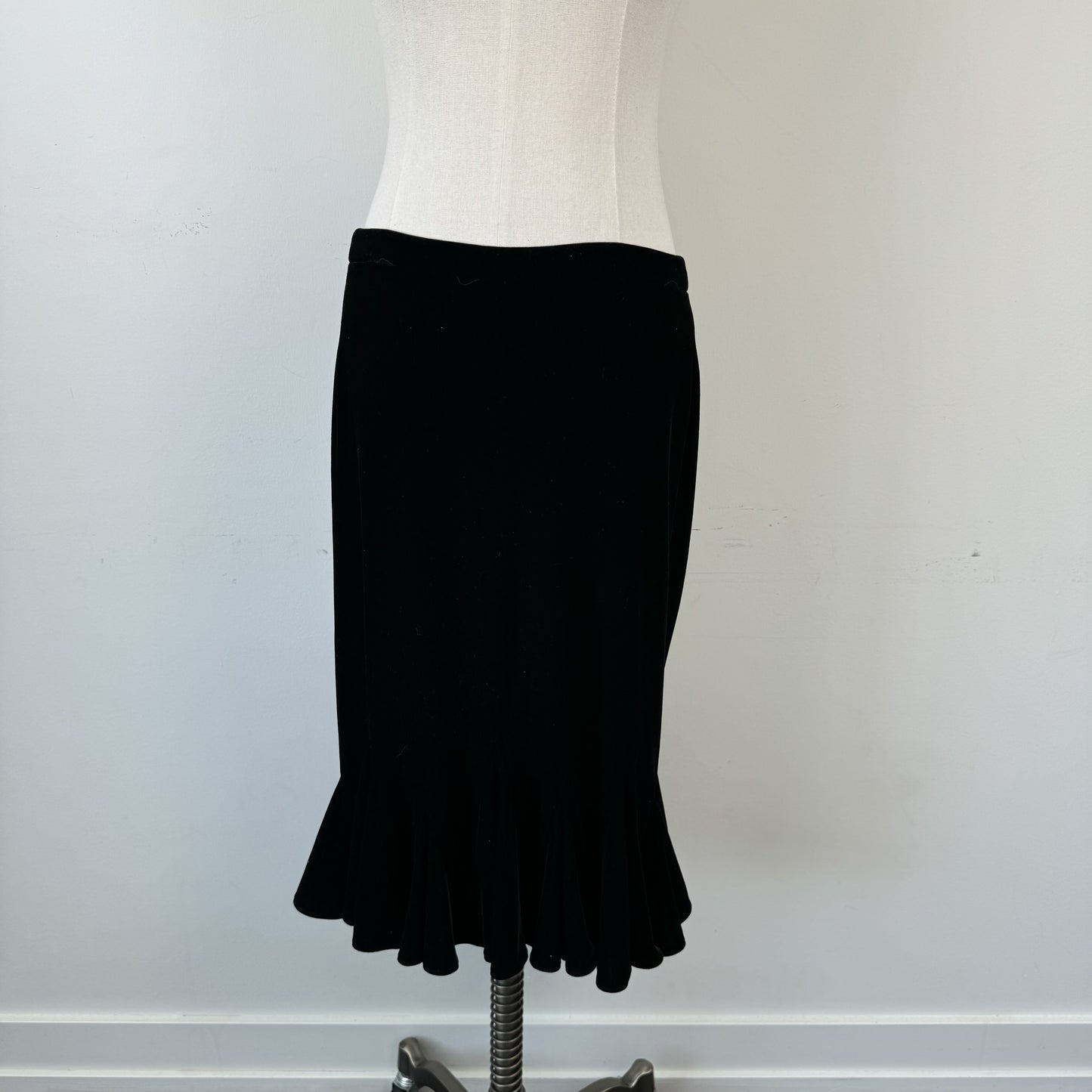 Black Velvet Ruffle Hem Midi Skirt – view 1