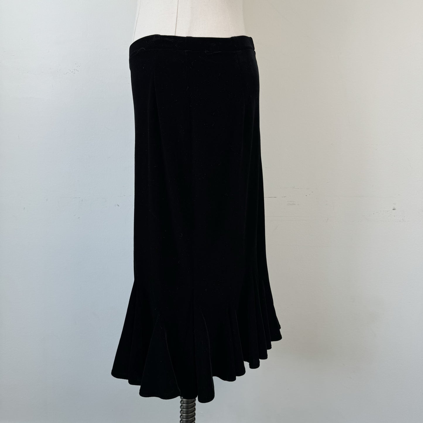 Black Velvet Ruffle Hem Midi Skirt – view 6