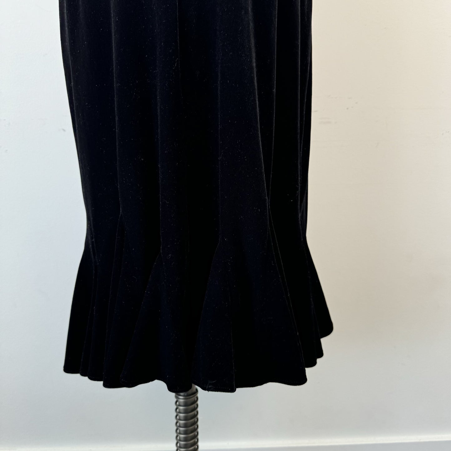 Black Velvet Ruffle Hem Midi Skirt – view 8
