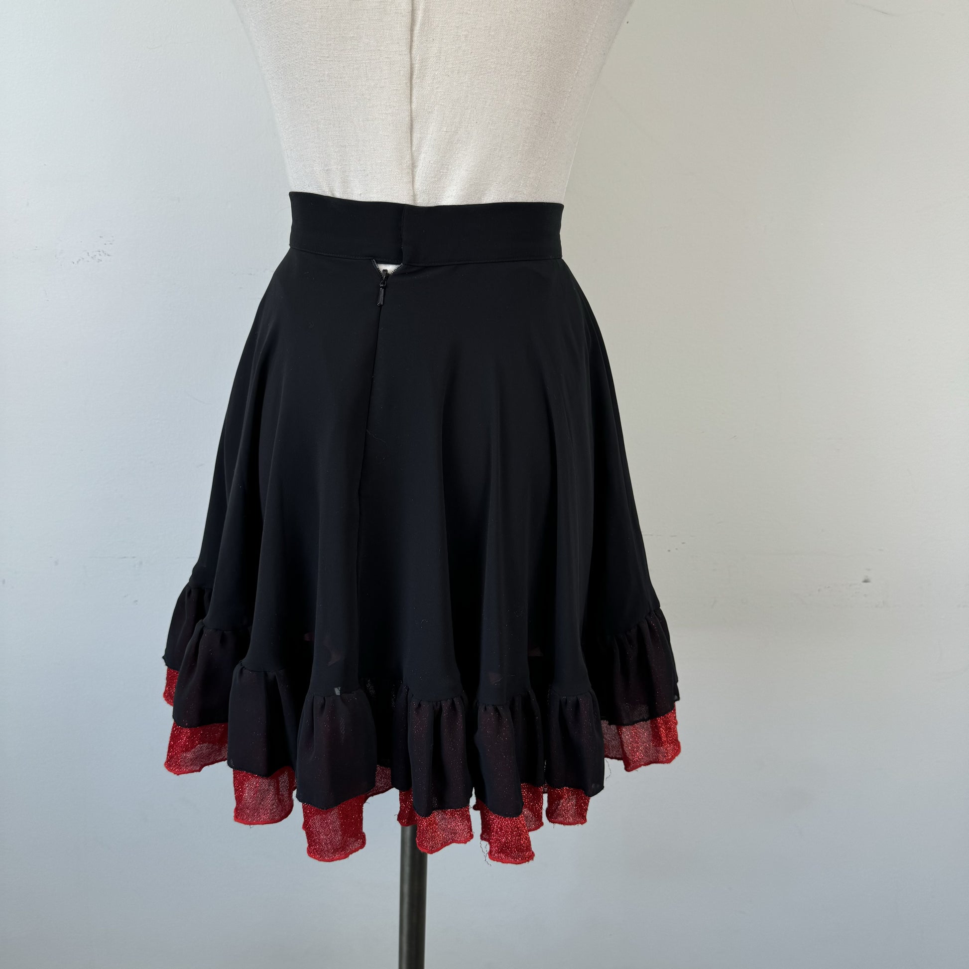 Black & Red Ruffle Trim Mini Skirt – view 4