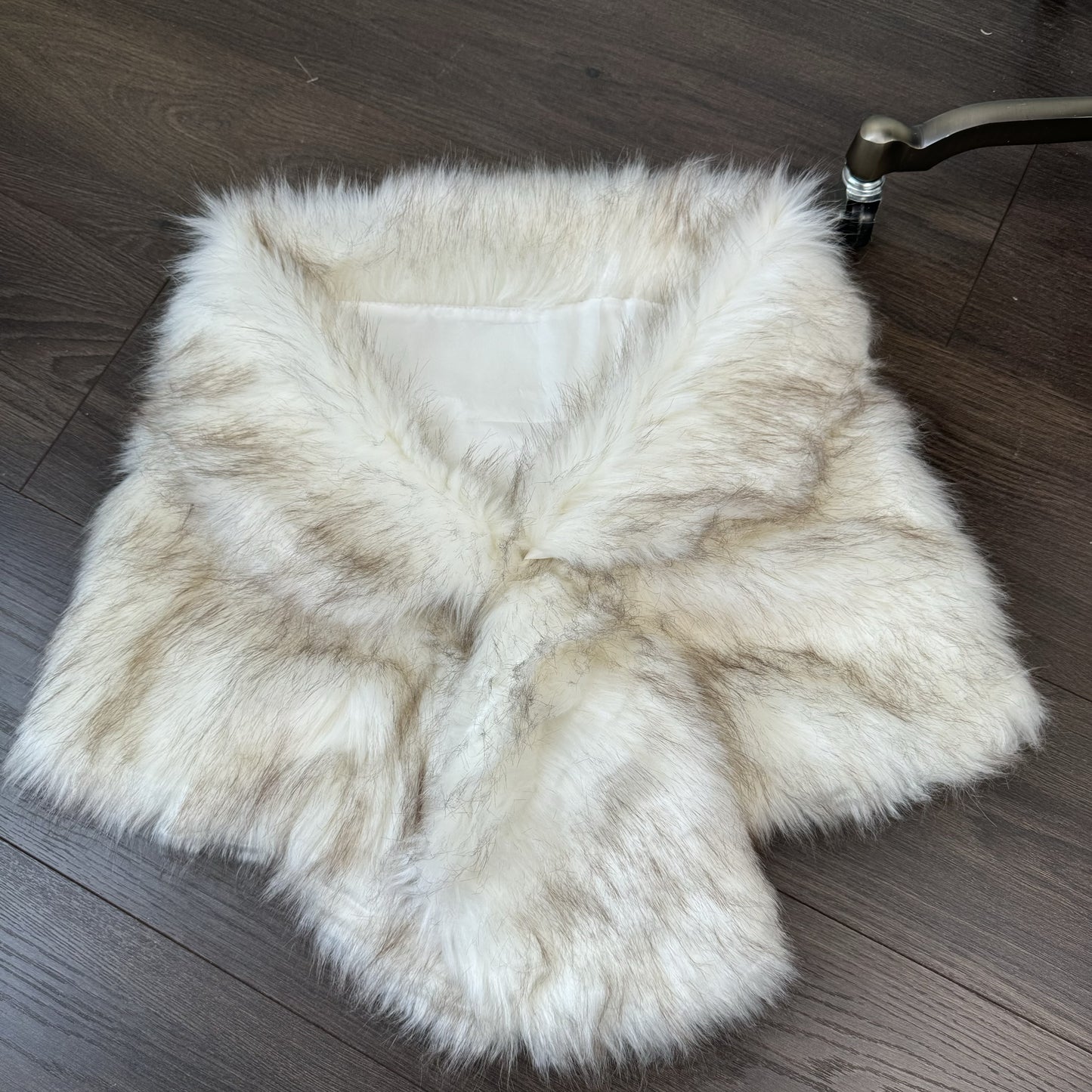 White Faux Fur Shawl with Clasp – view 11